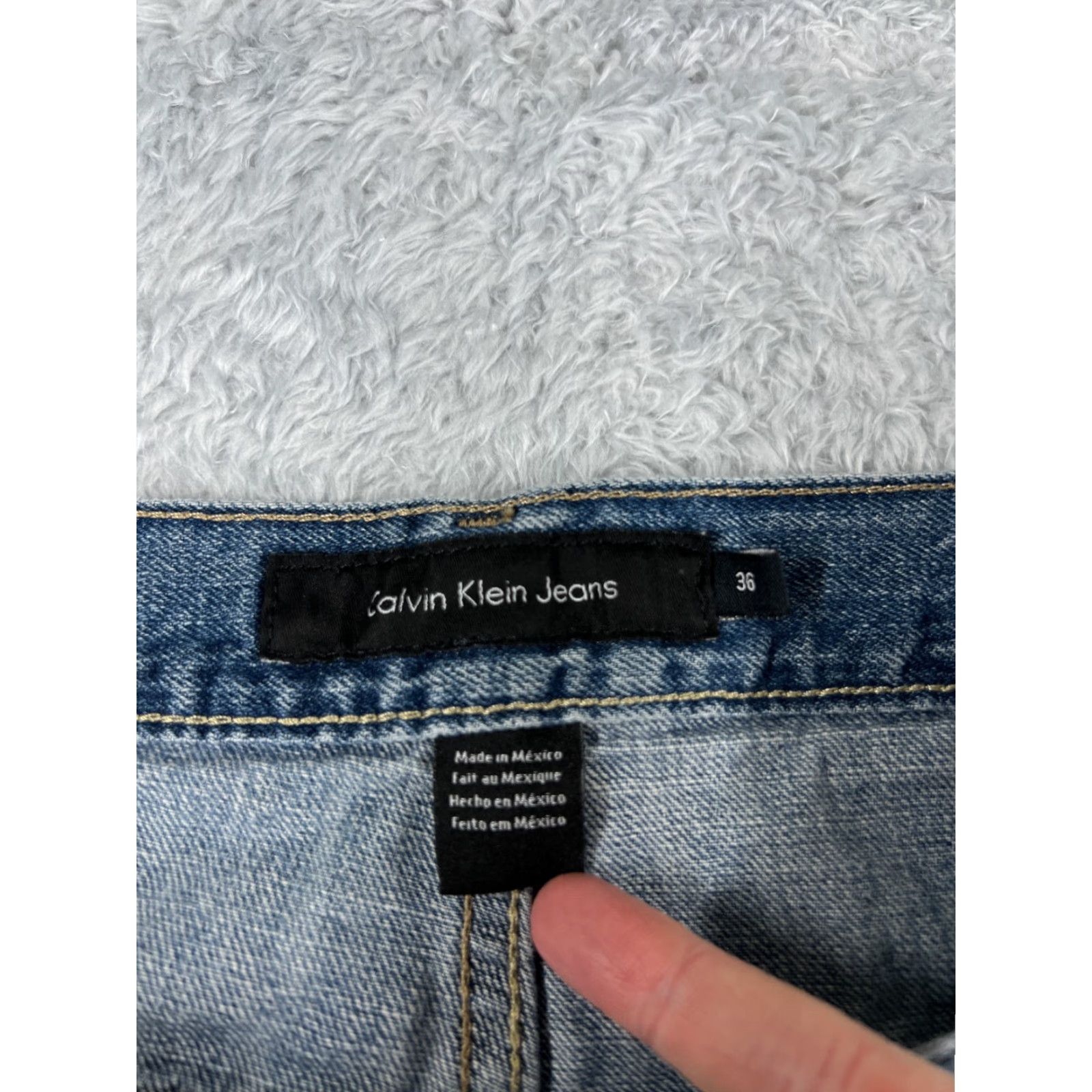 Calvin Klein VINTAGE Calvin Klein Jeans Men 36 Blue Denim Relaxed Straight Leg Cotton 31x29 5-Pocket Design Distressed Flame-Resistant Blue Calvin Klein Jeans Mens Size US 36 / EU 52 - 6 Thumbnail