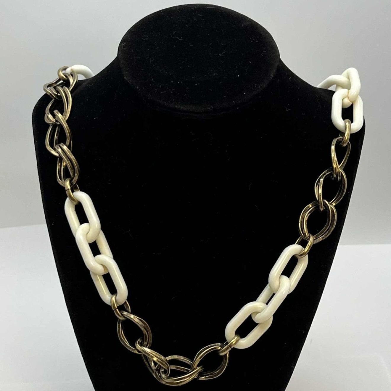 Other Gold & White Chain Necklace Size ONE SIZE - 1 Thumbnail