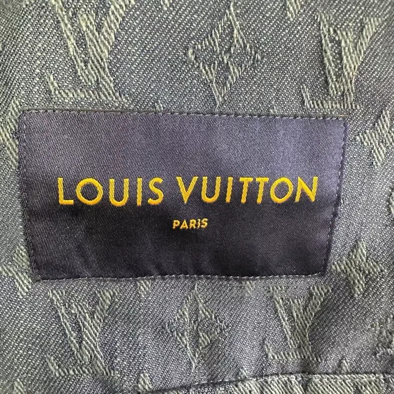 Louis Vuitton Louis Vuitton Monogram embossed dark print full-print Logo Size US L / EU 52-54 / 3 - 3 Thumbnail
