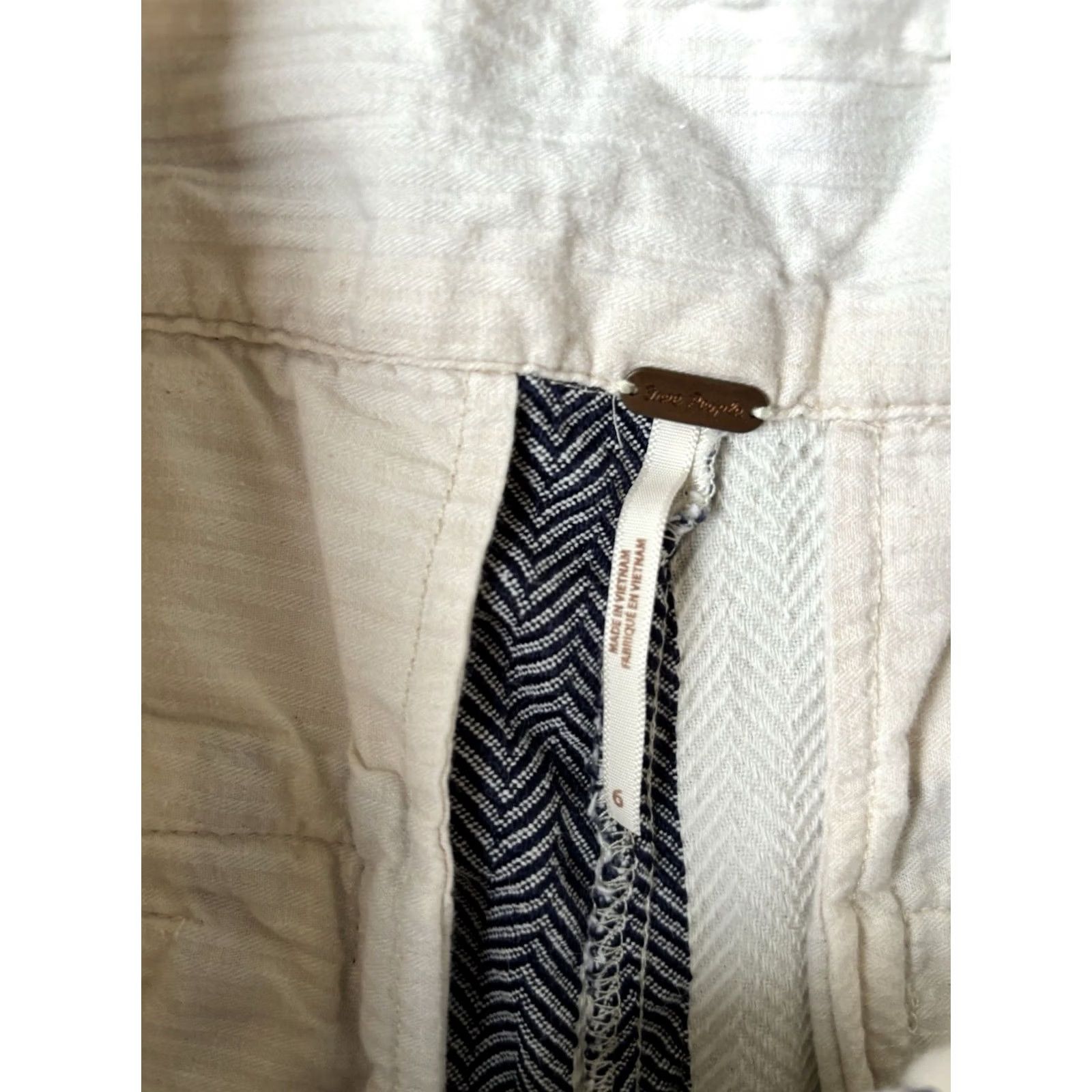 Free People VINTAGE Free People? Sorry, I cannot answer that question. Size 28" / US 6 / IT 42 - 2 Thumbnail