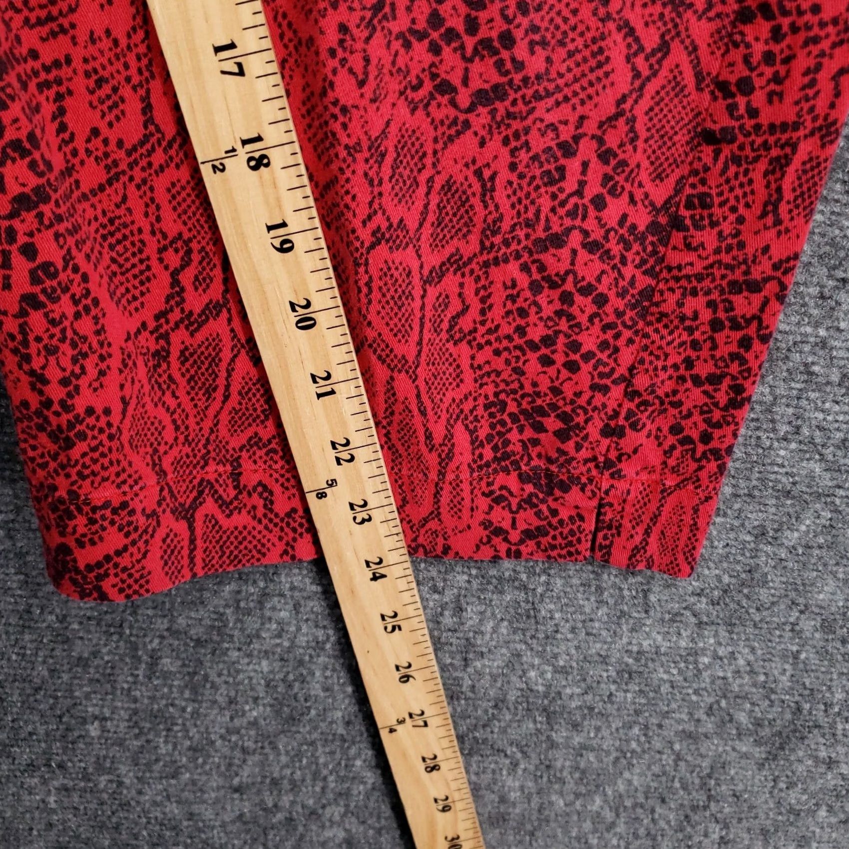 Vintage Chicos Pants Women 16 Red Cropped High Rise Animal Print Snakeskin Pockets Stretch Size 38" / US 16 / IT 52 - 6 Thumbnail