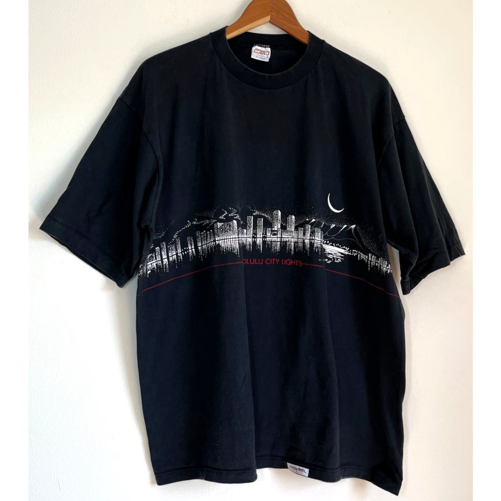 Vintage VINTAGE Crazy Shirts Hawaii Honolulu City Lights T-Shirt Double-Sided XL Men’s 90s Black Cotton Shirt Size US XL / EU 56 / 4 - 2 Thumbnail