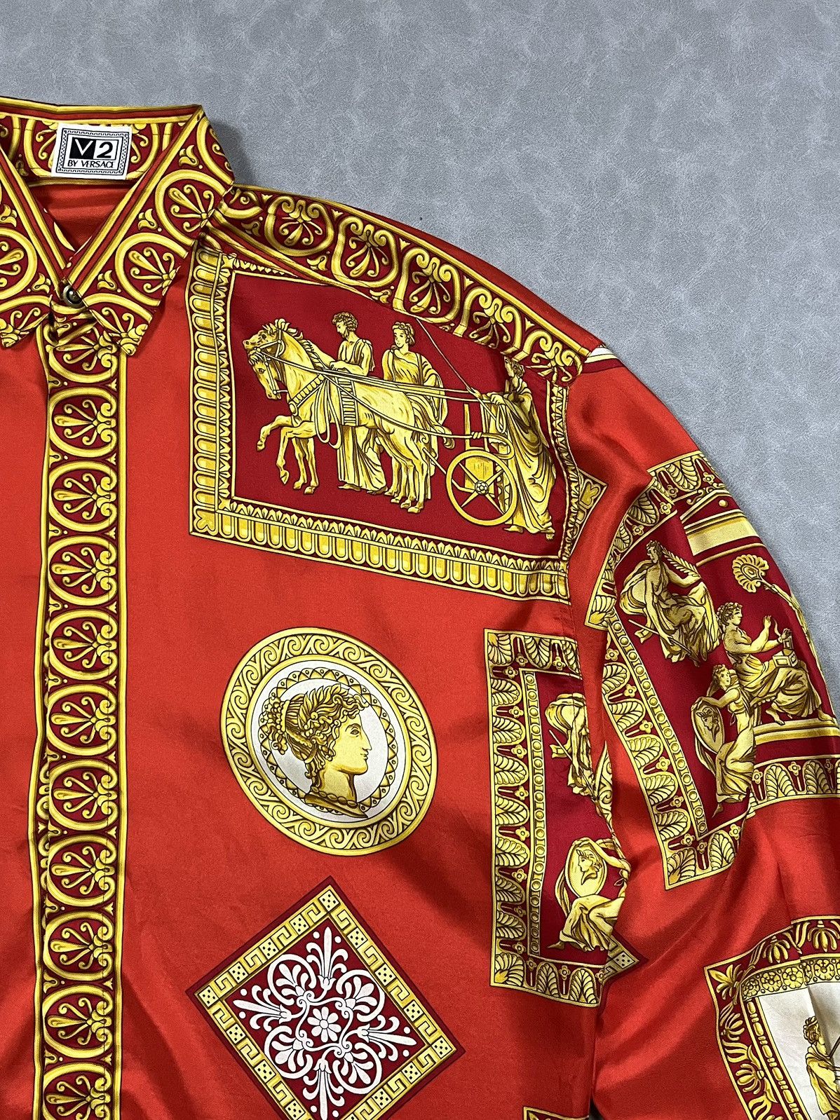 Versace 90s Versace V2 silk Size US L / EU 52-54 / 3 - 7 Thumbnail