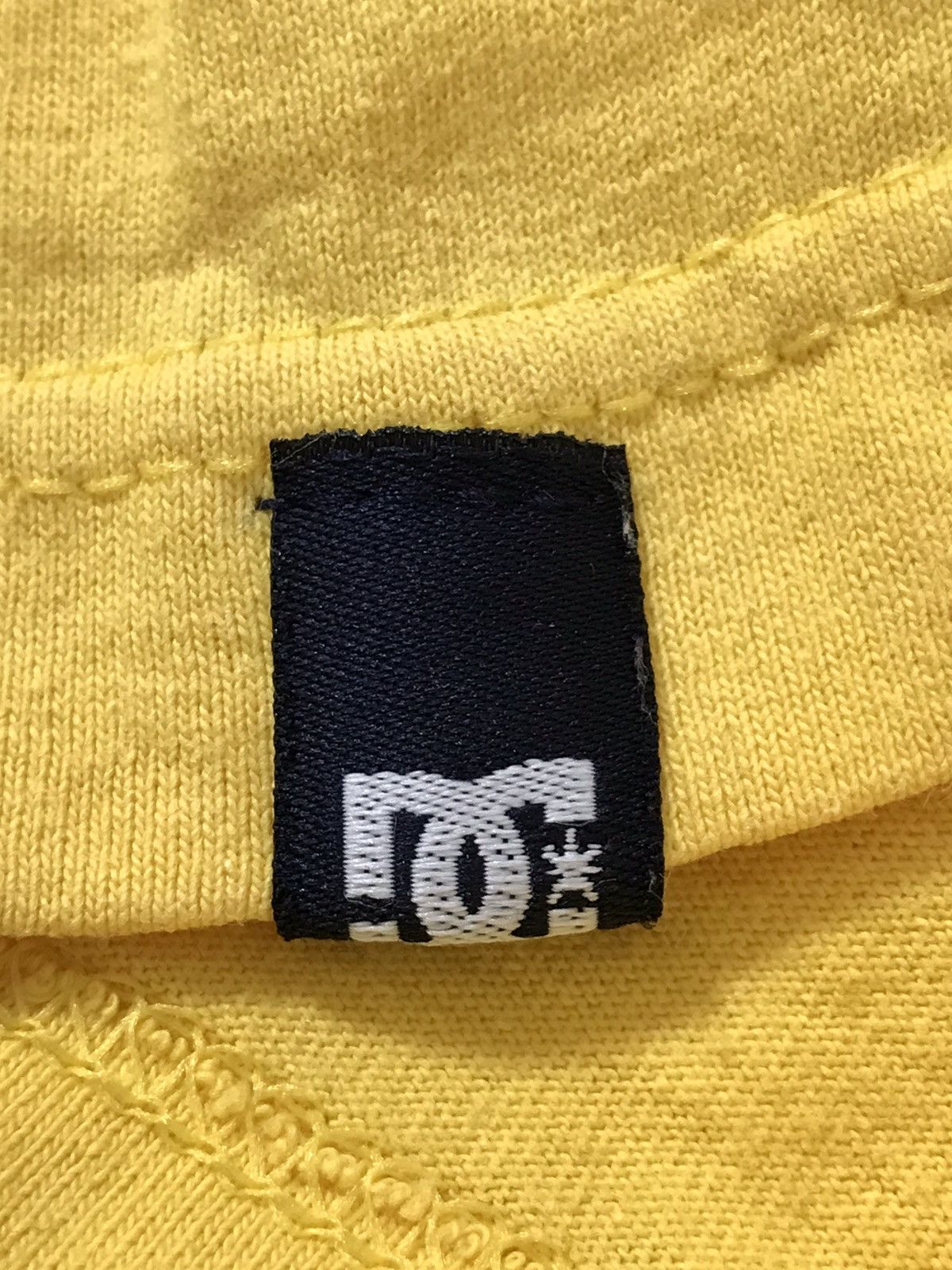 Vintage Vintage DC SHOES CO USA Skateboarding T-shirt Size US L / EU 52-54 / 3 - 8 Thumbnail
