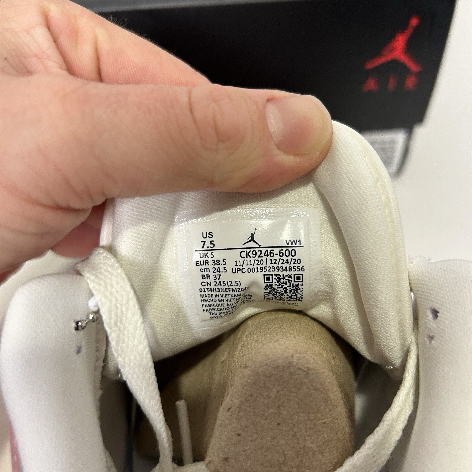Jordan Brand Nike Air Jordan 3 Retro WMNS “Rust Pink” Size US 7.5 / IT 37.5 - 7 Thumbnail