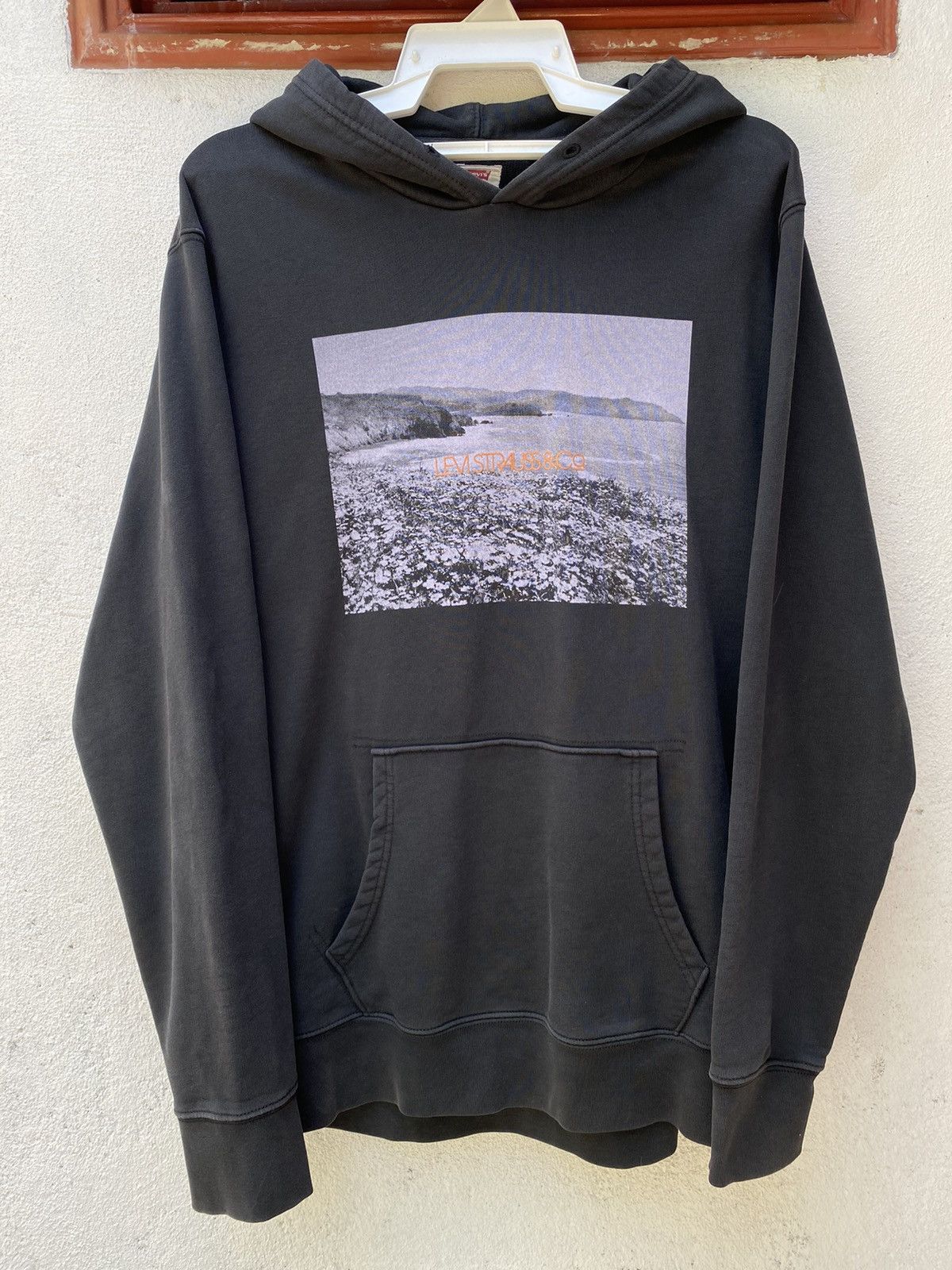 Levi's Levis Strauss & Co, Black Graphic Pullover Hoodie Size US L / EU 52-54 / 3 - 1 Thumbnail