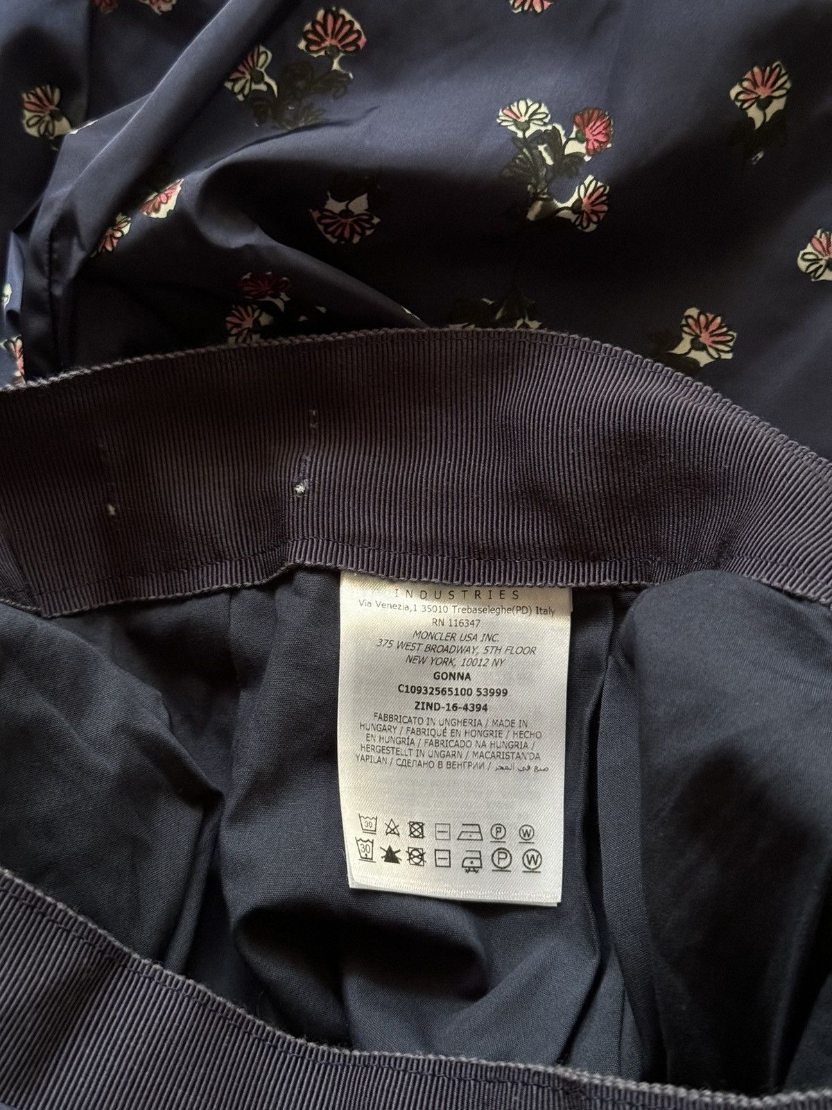 Designer × Moncler × Moncler Grenoble Moncler nylon floral pattern midi skirt Size 25" / US 0 / IT 36 - 8 Thumbnail