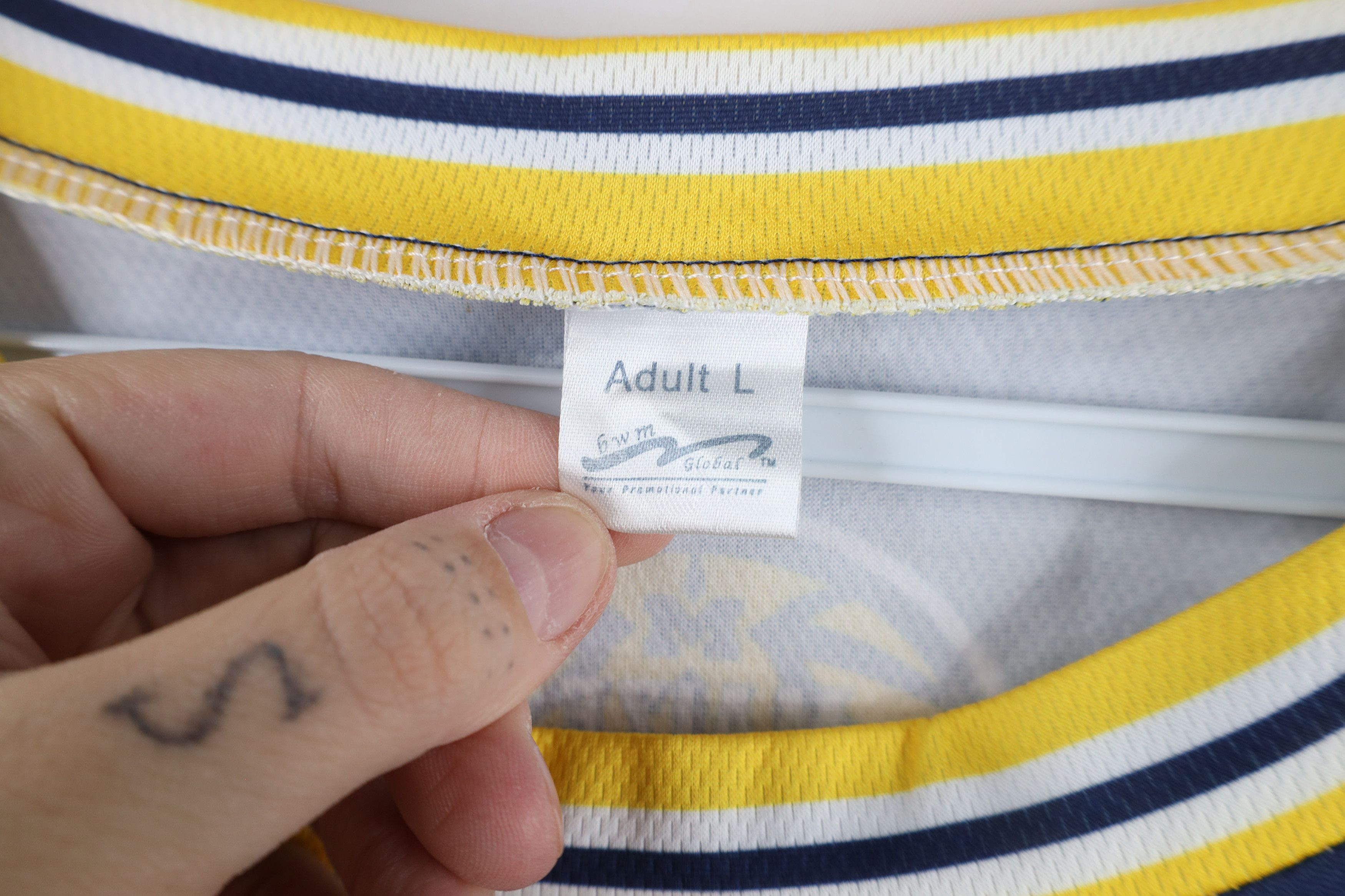 Vintage Vintage University of Michigan Basketball Jersey Blue #23 Size US L / EU 52-54 / 3 - 6 Thumbnail
