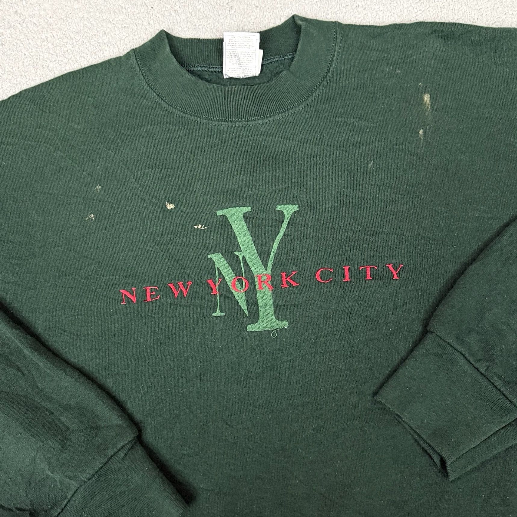 Fruit Of The Loom VINTAGE Fruit of the Loom Sweatshirt Unisex Adults L Green Embroidered NYC 80s 90s USA Size US L / EU 52-54 / 3 - 2 Thumbnail