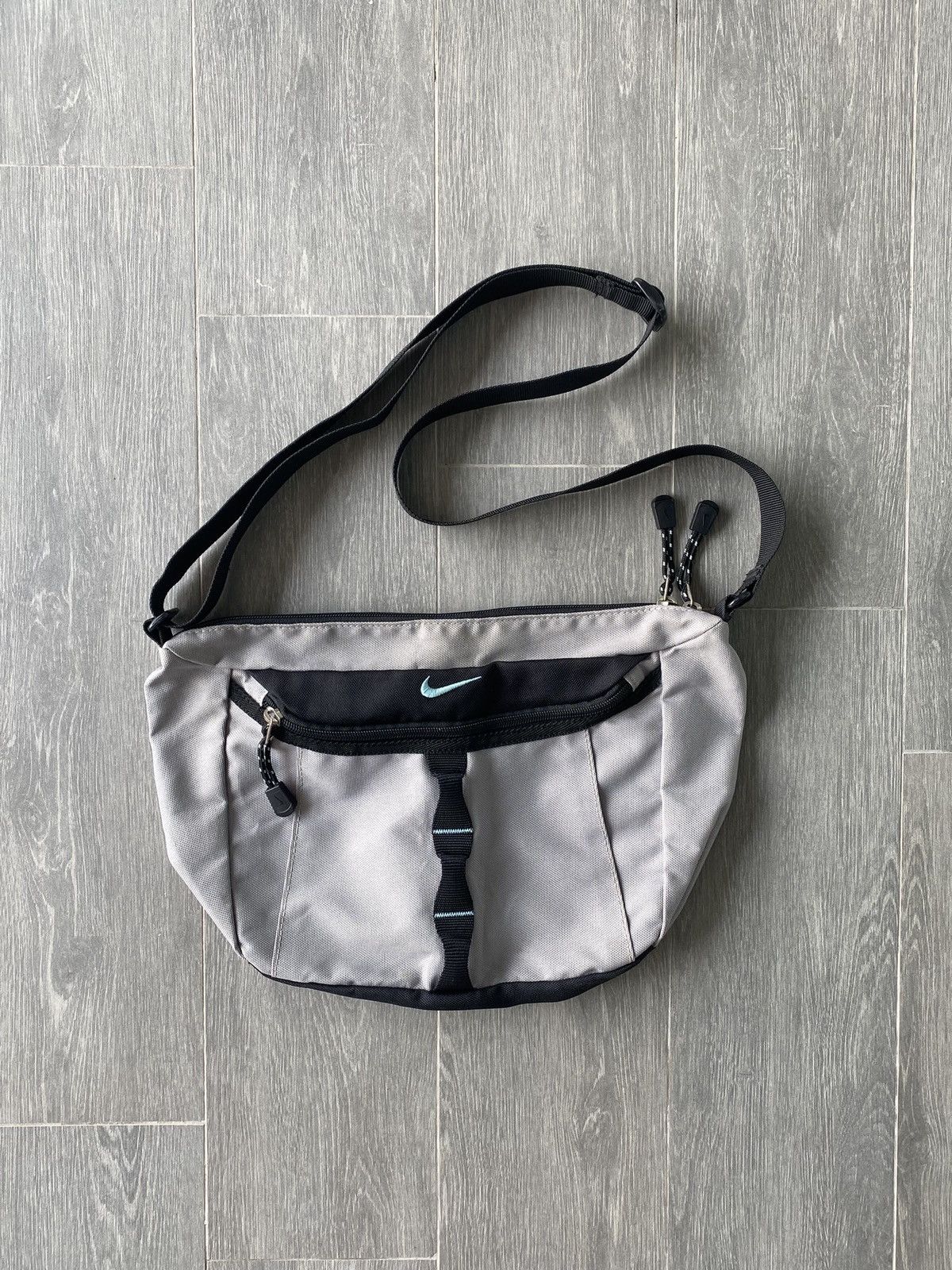 Nike × Vintage Rare Vintage Nike Crossbody Sling Bag Size ONE SIZE - 1 Thumbnail