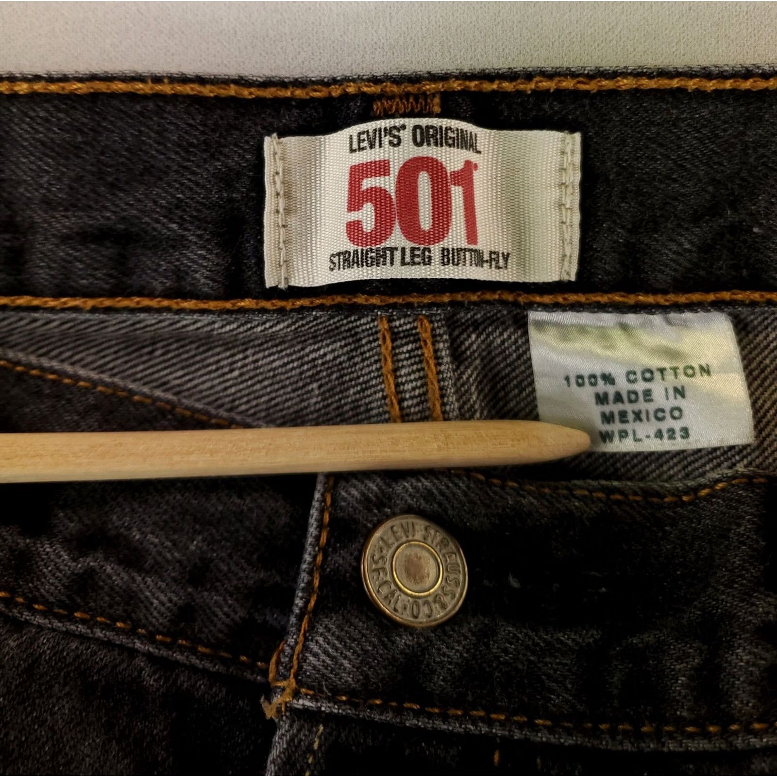 Levi's VINTAGE Levi's 501 Jeans Black Mens 34x30.5 34x30.5 Actual Straight Jeans Mens Black 501 Y2K Levi's Jeans 501 Mens Black 34x30.5 Size US 34 / EU 50 - 3 Thumbnail
