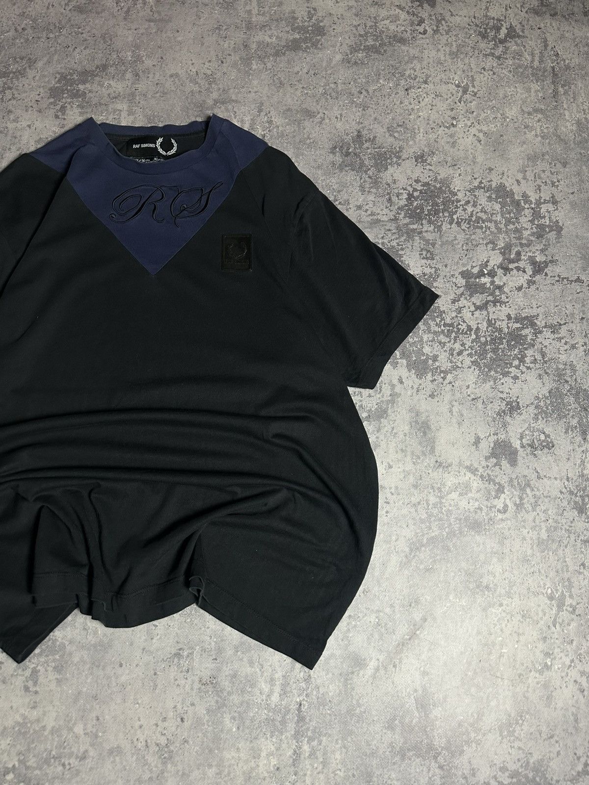 Fred Perry × Raf Simons Raf Simons X Fred Perry Black Raglan Sleeve T-shirt Size US XL / EU 56 / 4 - 2 Thumbnail