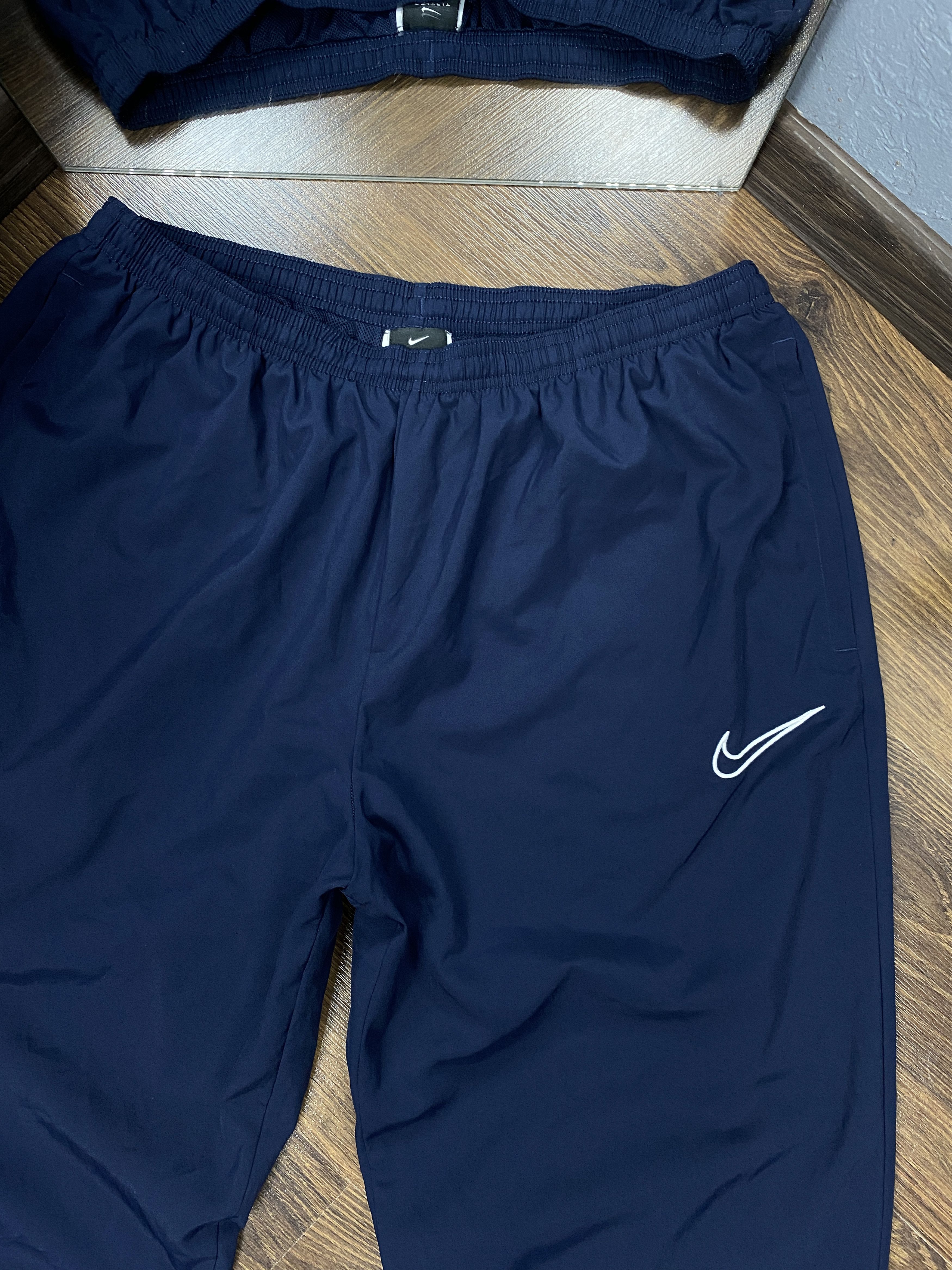 Nike Nike Mens Nylon Parachute Track Pants Size US 36 / EU 52 - 2 Thumbnail