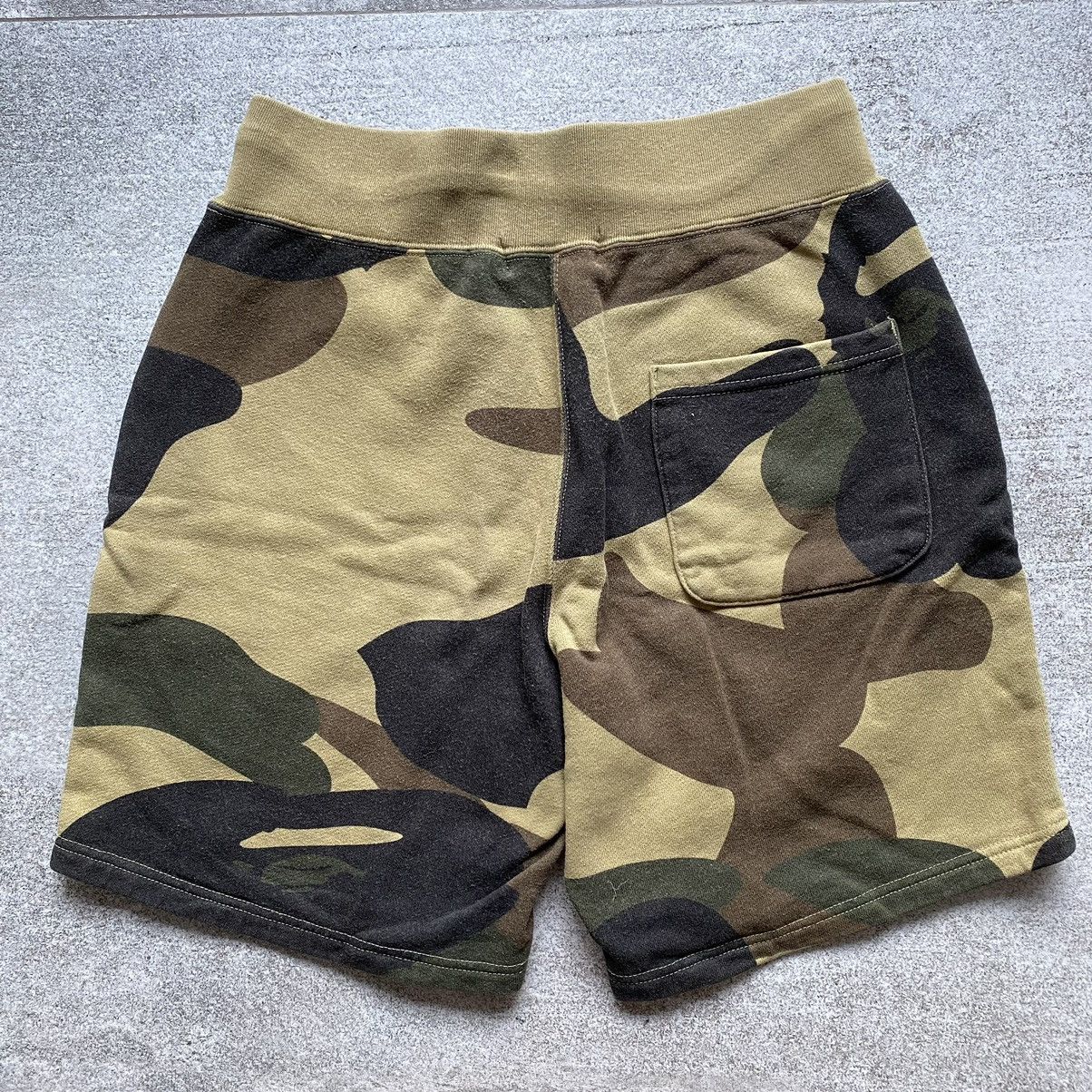Bape Bape Giant 1st Green Camo Cargo Shorts Size US 30 / EU 46 - 2 Thumbnail