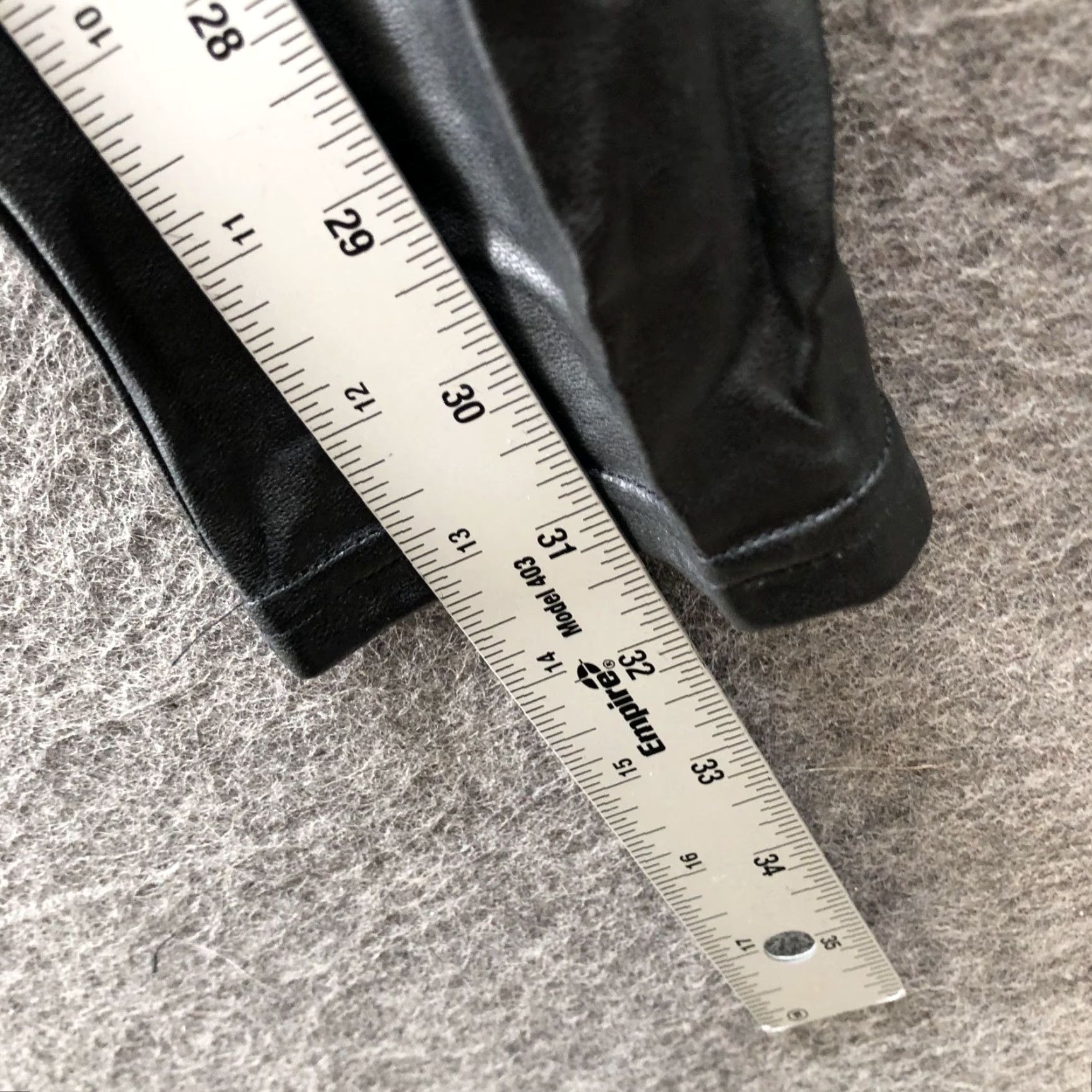 Aritzia VINTAGE? No. Wilfred Free Aritzia Daria Leggings Womens S Black Faux Leather Vegan Black Leggings City Modern 90s? (adjust not allowed) Size 28" / US 6 / IT 42 - 7 Thumbnail