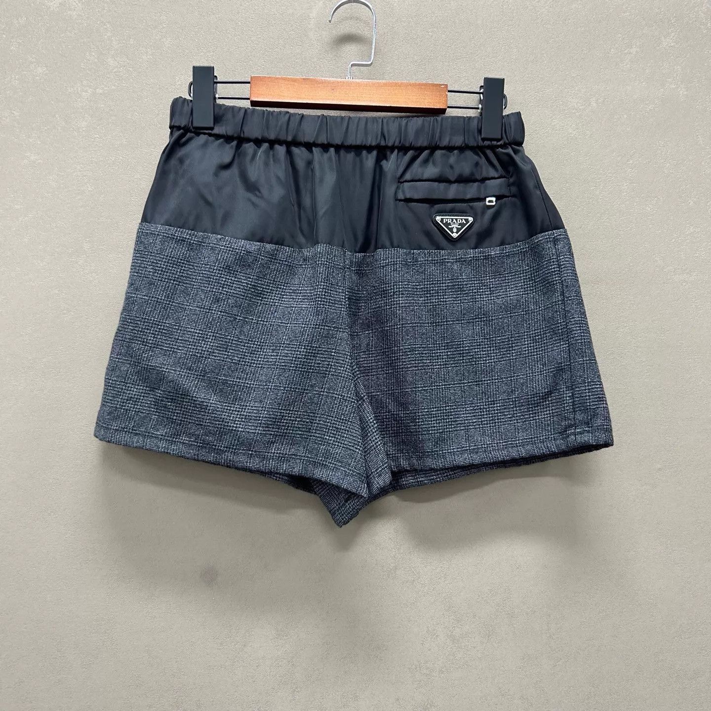 Prada Prada Wool Check Pocket Triangular Logo Short 99 New Size 40 Size 27" / US 4 / IT 40 - 2 Thumbnail