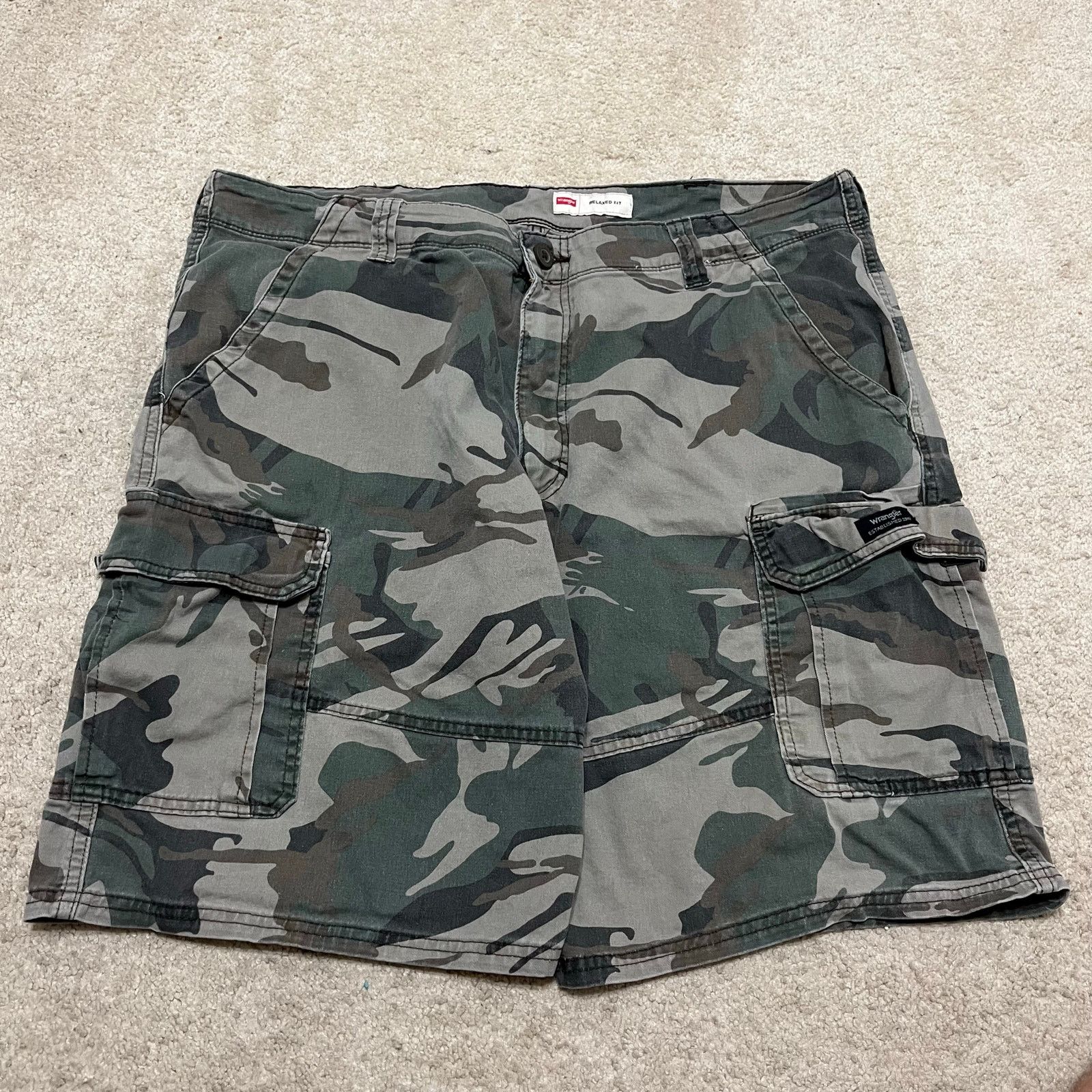 Wrangler Wrangler Relaxed Fit Camo Cargo Shorts 38W Size US 38 / EU 54 - 2 Thumbnail