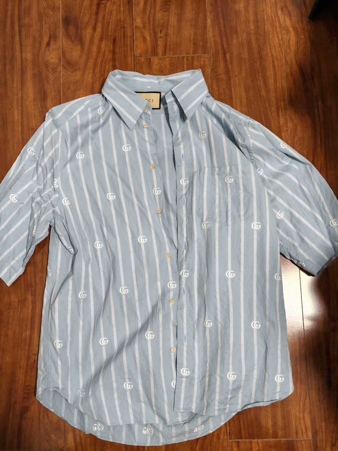 Gucci Gucci Men's Short-Sleeve Shirt Size 40 Size US XXS / EU 40 - 1 Thumbnail
