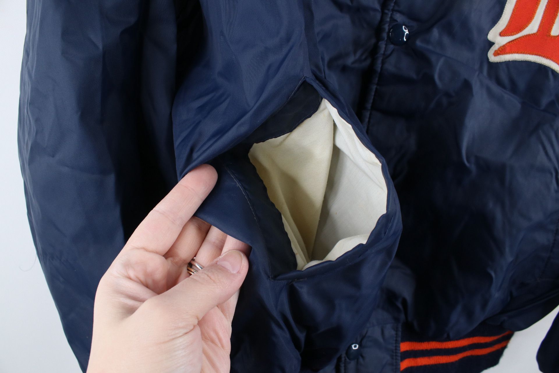 Vintage Vintage 80s Lined Detroit Tigers Baseball Bomber Jacket USA Size US L / EU 52-54 / 3 - 8 Thumbnail