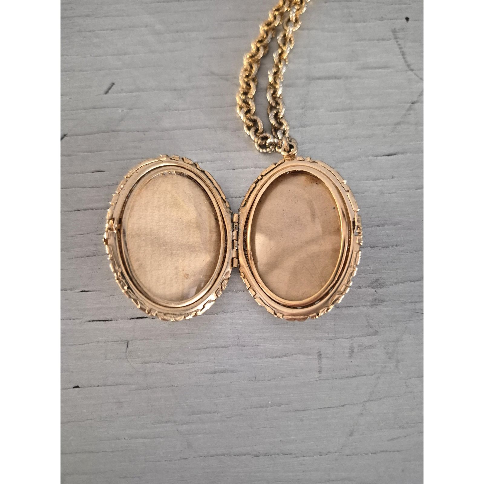 Other Vintage Ornate Roses Filigree Locket Necklace Size ONE SIZE - 5 Thumbnail