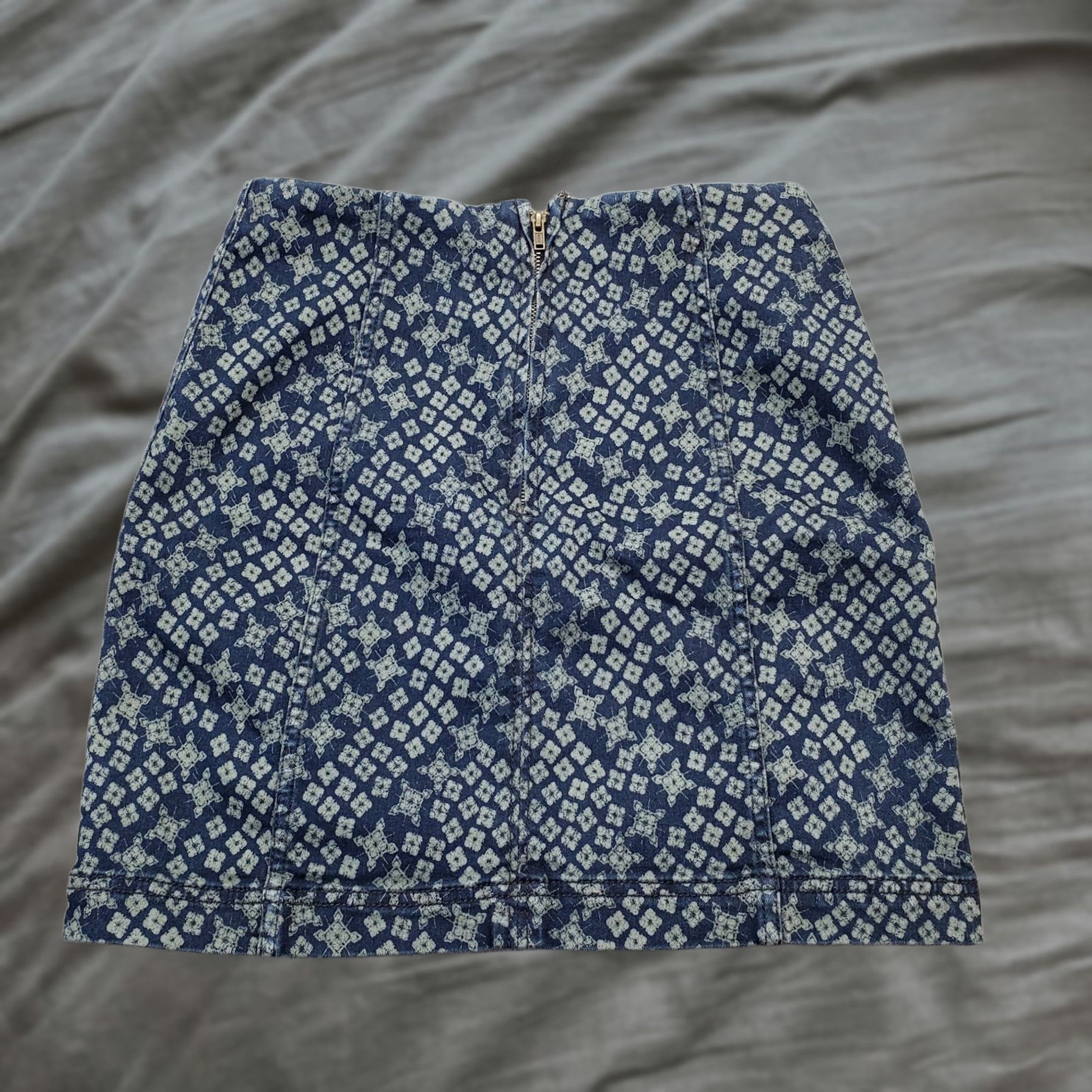Free People Free People A-Line Skirt Womens Size 6 Multicolor Geometric Print Denim Back Zip Skirt Womens Size 6 Geometric Print Denim Back Zip Size 28" / US 6 / IT 42 - 1 Thumbnail