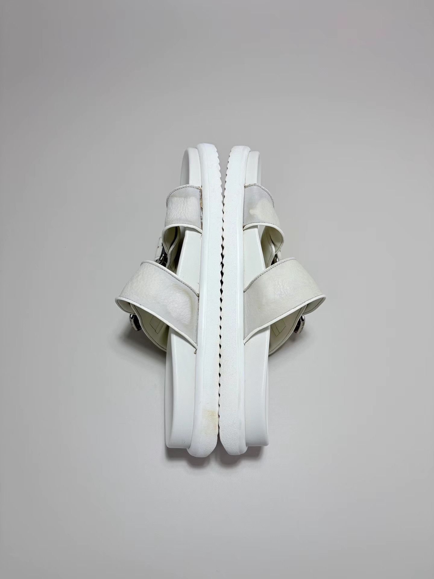 Louis Vuitton LOUIS VUITTON LV Leather Embossed Strap Slides K1 Size US 9 / EU 42 - 4 Thumbnail