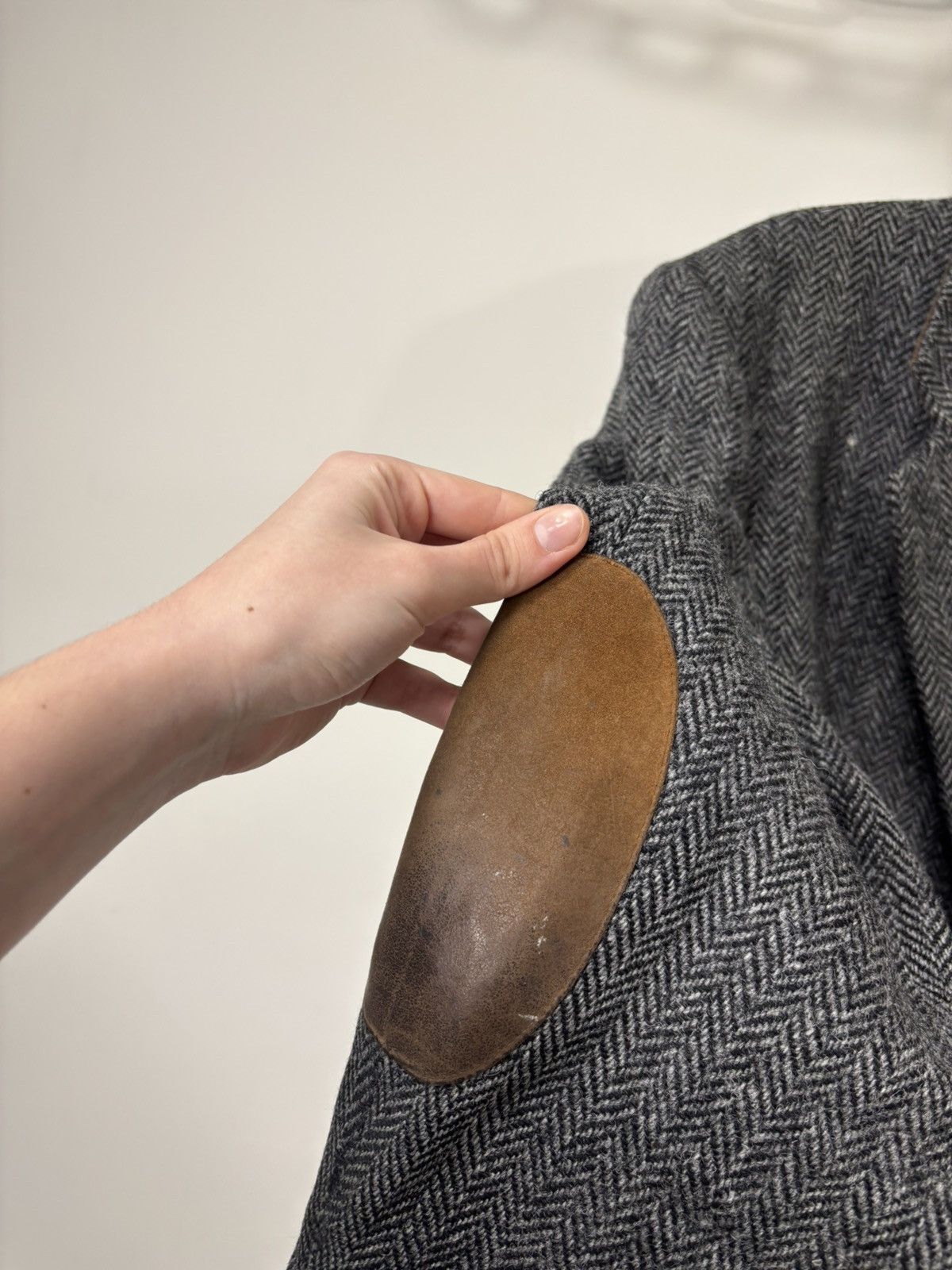 Harris Tweed Harris Tweed Vintage Men’s Herringbone Gray Tweed Jacket Size 46R - 12 Thumbnail