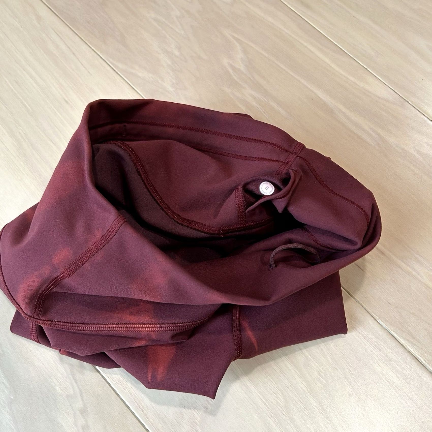 Lululemon Lululemon Wunder Train High-Rise Short 8" Inseam Women’s 6 Burgundy Tie Dye Biker Xs? Wait Size 28" / US 6 / IT 42 - 4 Thumbnail