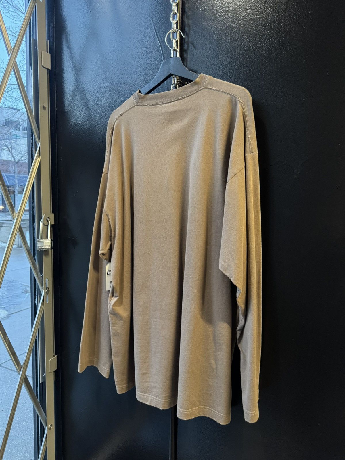 Balenciaga Balenciaga logo print taupe longsleeve Size US M / EU 48-50 / 2 - 2 Thumbnail