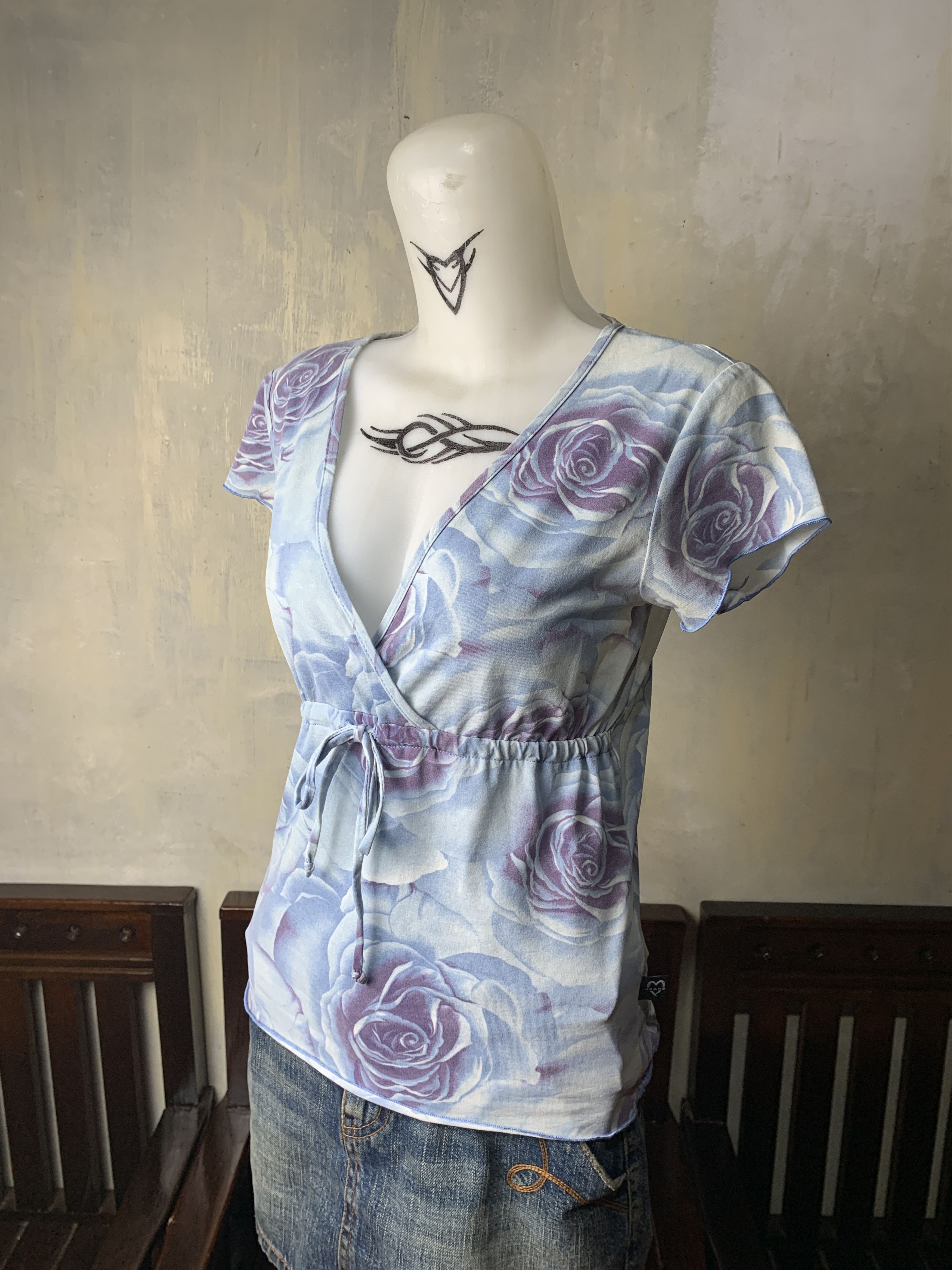 XOXO 2000s XOXO USA Flower Fitted Bow Tee (S) Size S / US 4 / IT 40 - 2 Thumbnail