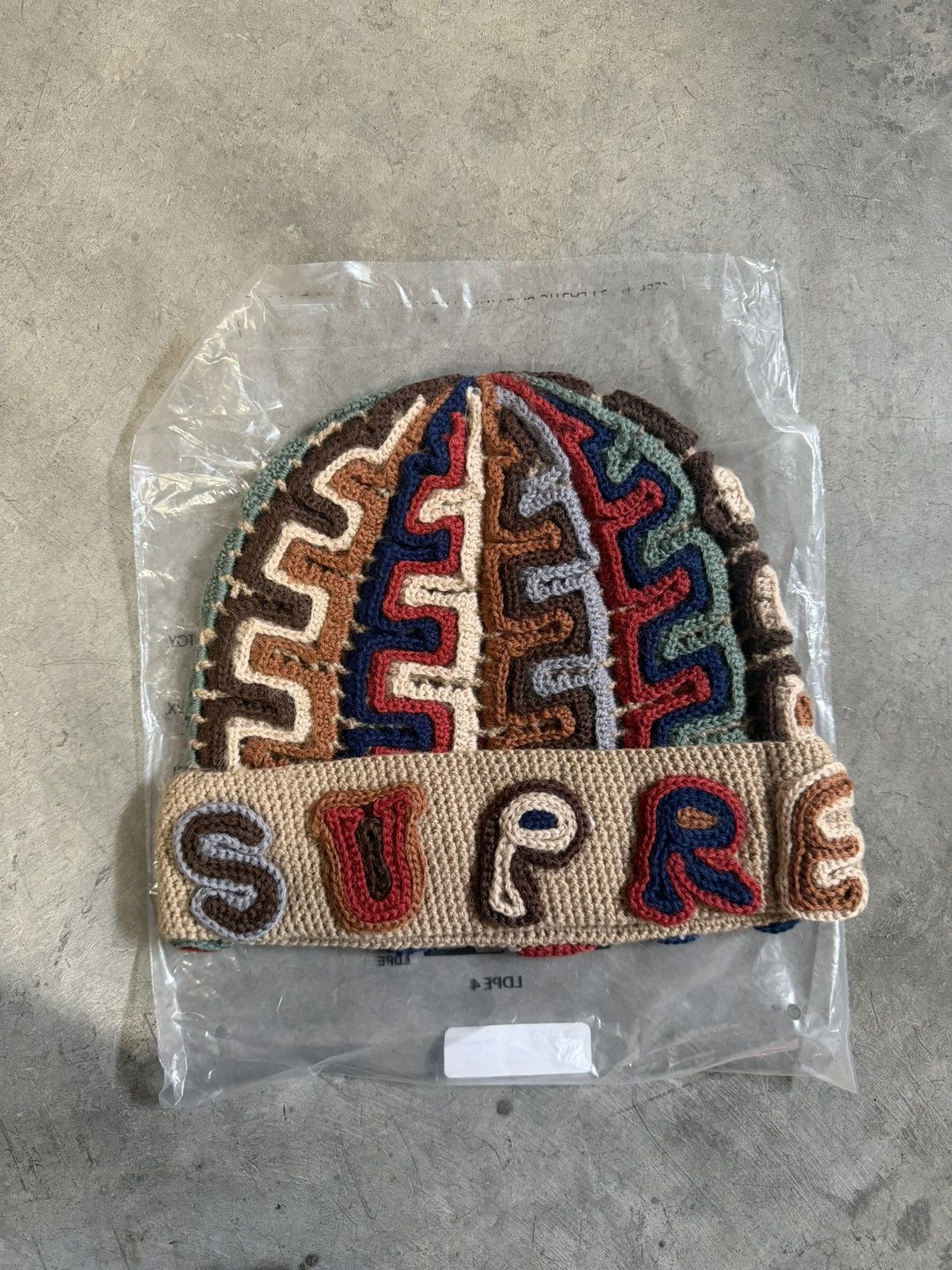Supreme Supreme Yarn Appliqué Beanie ‘Khaki’ Size ONE SIZE - 4 Thumbnail