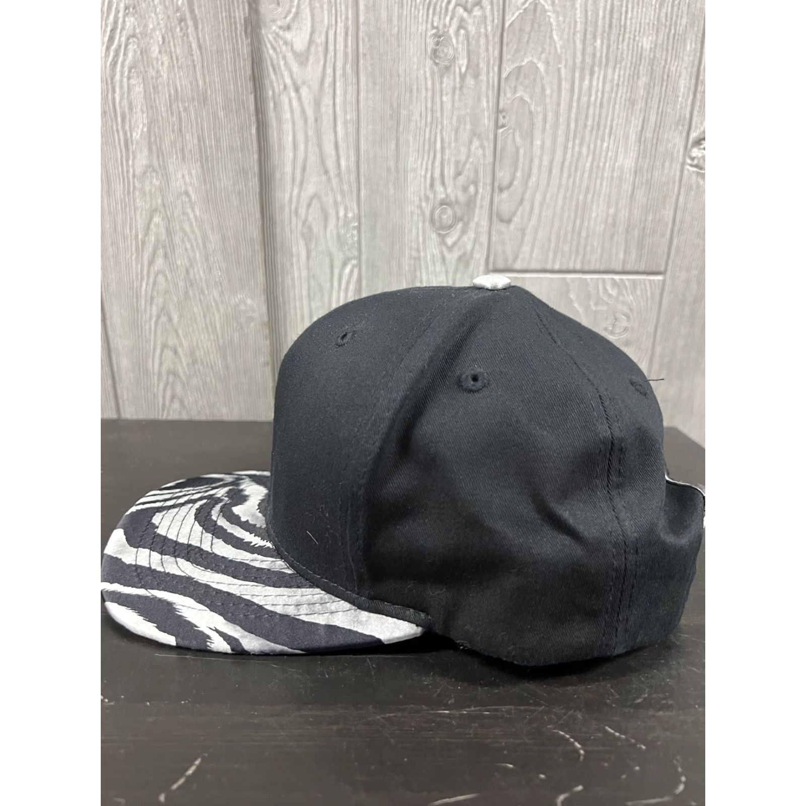 Vintage VINTAGE Top Level Zebra Print SnapBack Hat Black/Silver OSFA Size US M / EU 48-50 / 2 - 4 Thumbnail