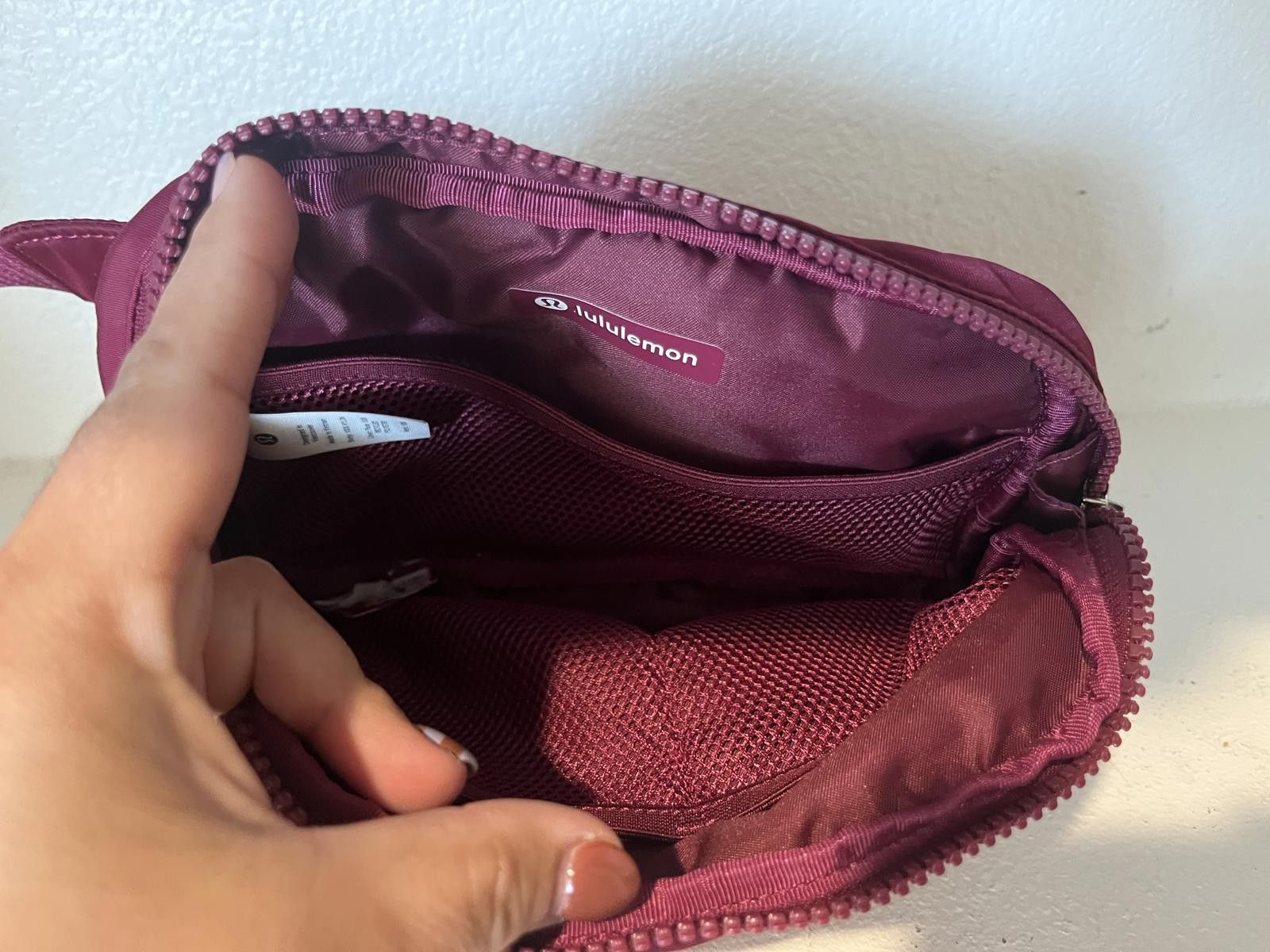 Lululemon 2L Lululemon Everywhere belt bag in Red Merlot Size ONE SIZE - 2 Thumbnail