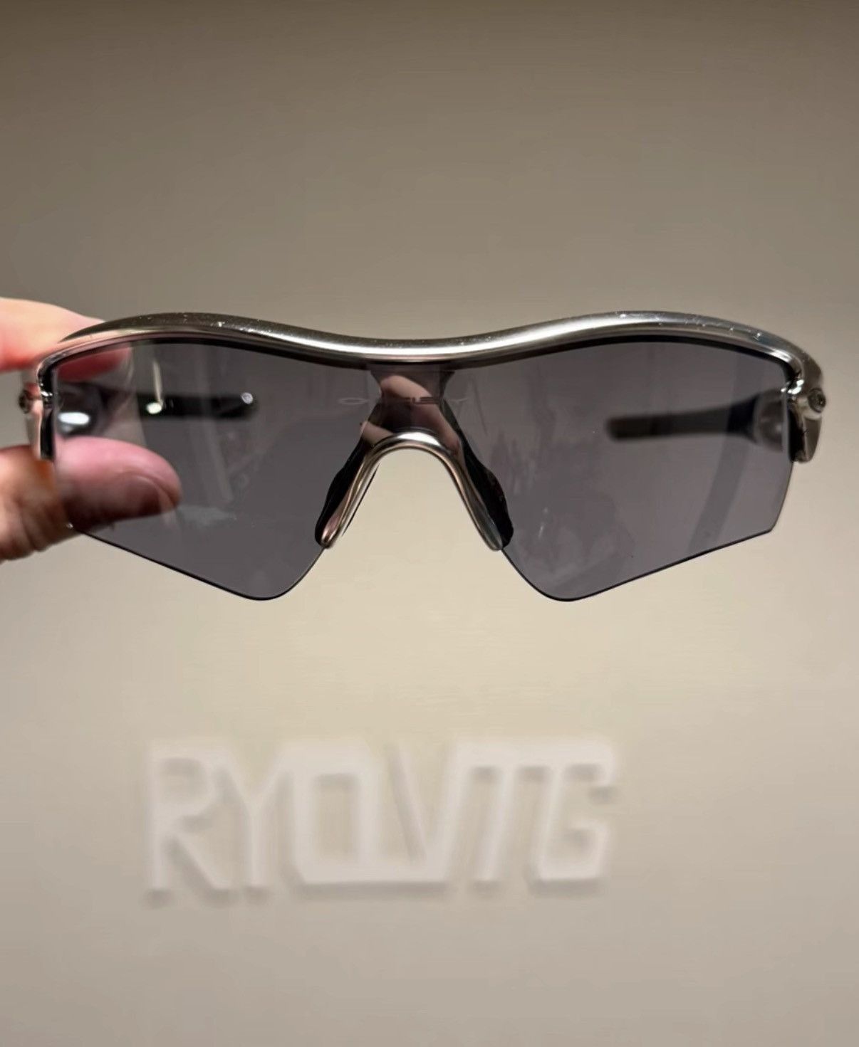 Oakley Gray Shield Sunglasses with Tinted Lenses Size ONE SIZE - 1 Thumbnail