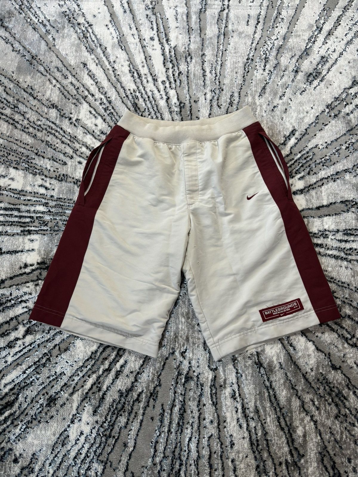 Nike Vintage Nike Y2K Shorts Streetwear Hype Size M Basketball Size US 32 / EU 48 - 1 Thumbnail