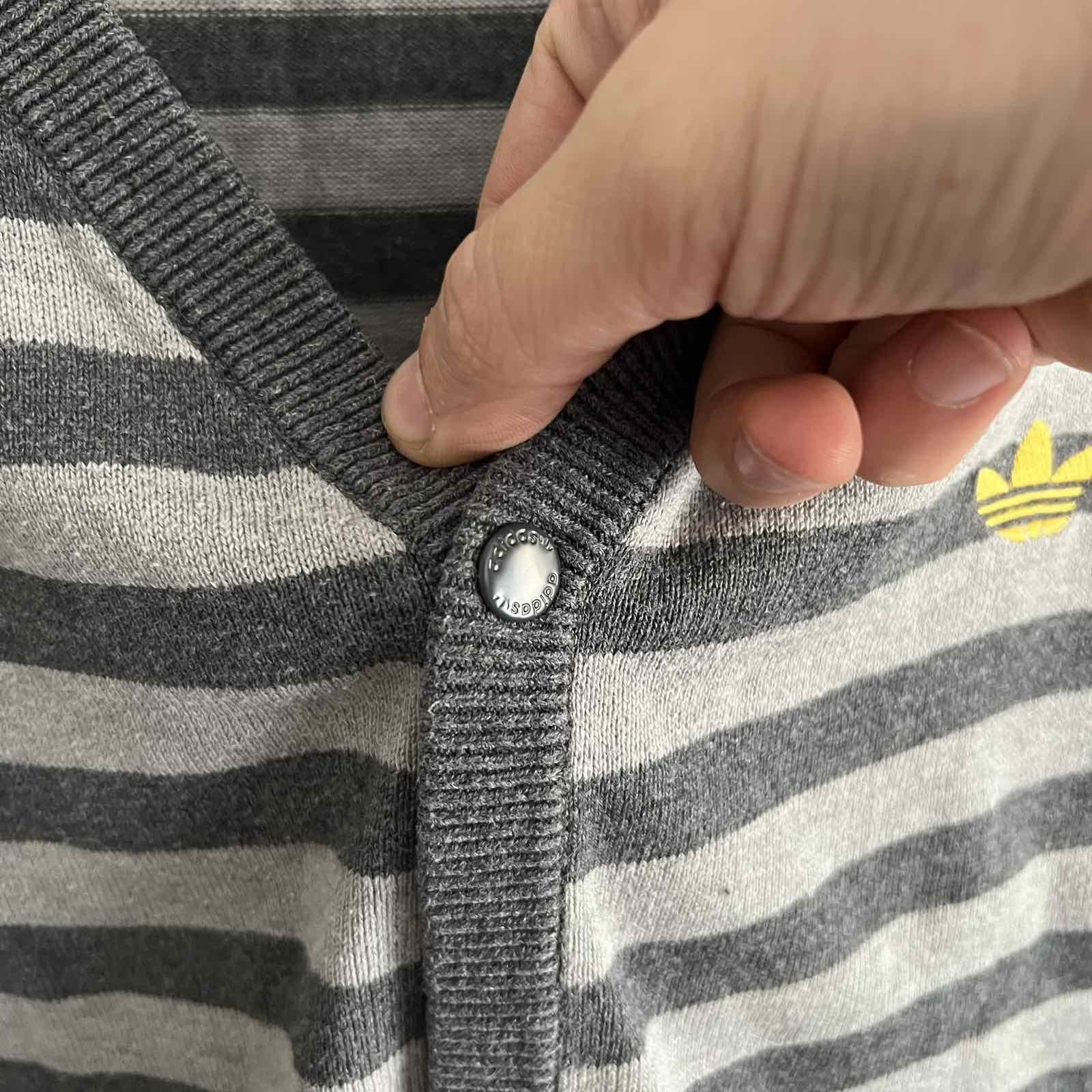 Adidas Vintage Adidas Gray Striped Cardigan Retro Boxy Y2K Sz L Size US L / EU 52-54 / 3 - 7 Thumbnail