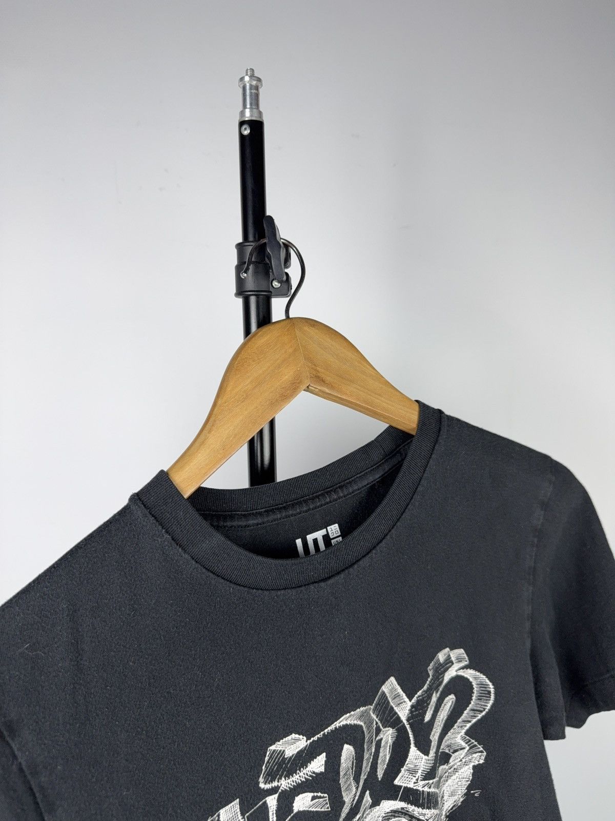 Uniqlo 00s Uniqlo UT KAWS SKATE SK8 Logo Graphic T-Shirt Black XS Size US XS / EU 42 / 0 - 8 Thumbnail