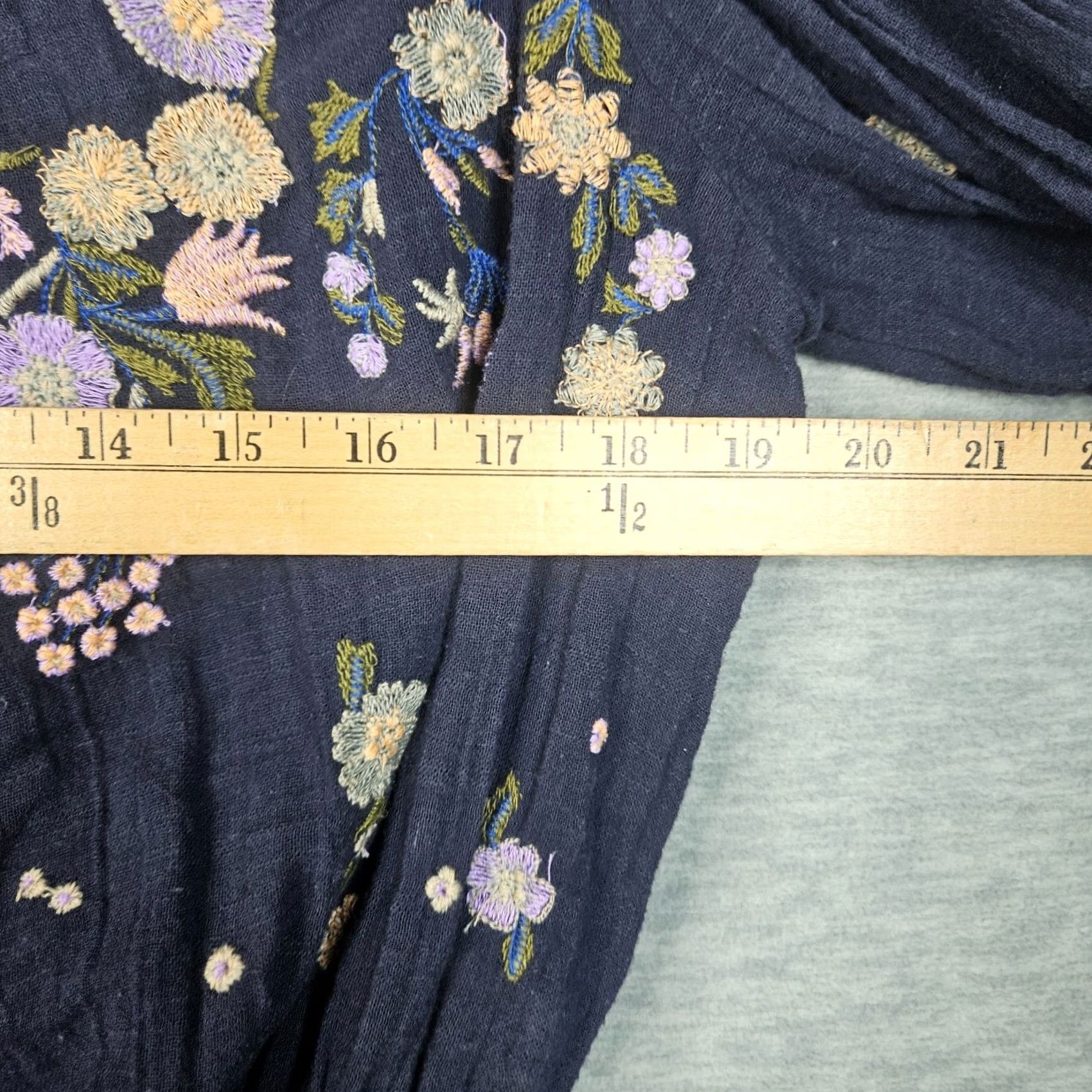 Free People Free People blouse Shirt Womens S Navy Floral Embroidered Off Shoulder Saachi Smocked Blue Cotton Blend Top Size S Size S / US 4 / IT 40 - 7 Thumbnail