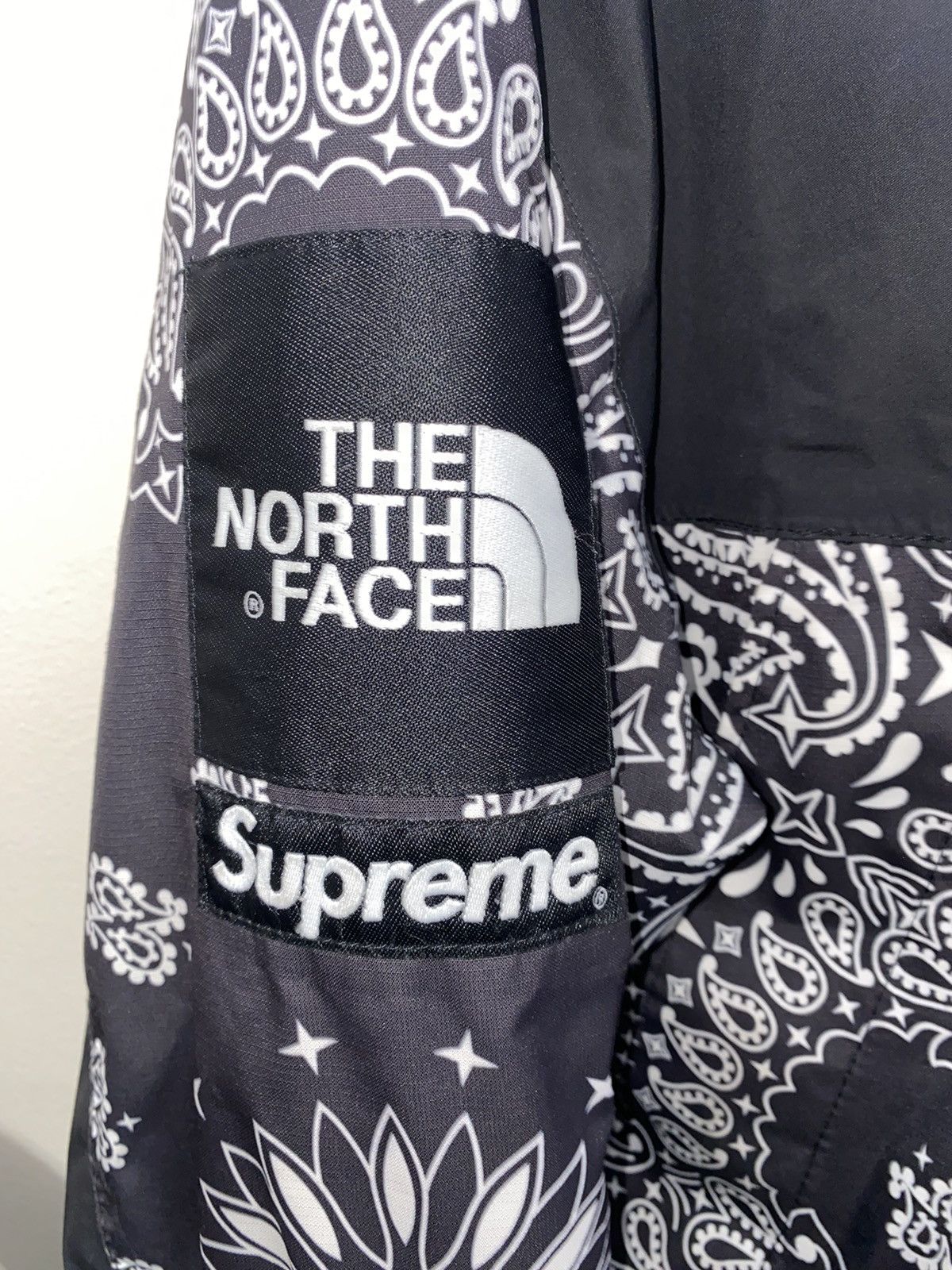 Supreme × The North Face The North Face x Supreme Black Bandana Mountain Jacket Size US L / EU 52-54 / 3 - 4 Thumbnail
