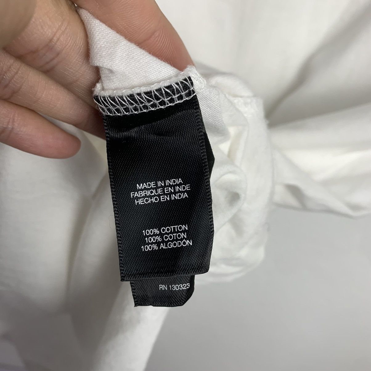 Designer × Kenneth Cole Kenneth Cole T-Shirt White V-Neck Size US L / EU 52-54 / 3 - 13 Thumbnail