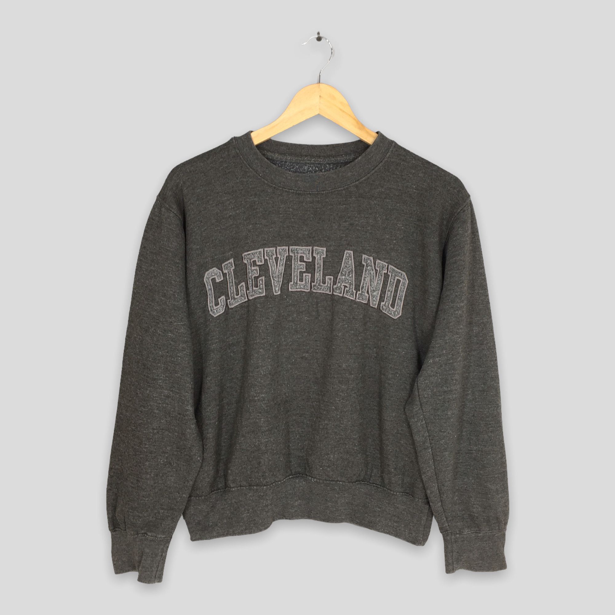 NCAA × Vintage Vintage Y2K Cleveland United States Gray Sweatshirt Small Size US S / EU 44-46 / 1 - 1 Thumbnail