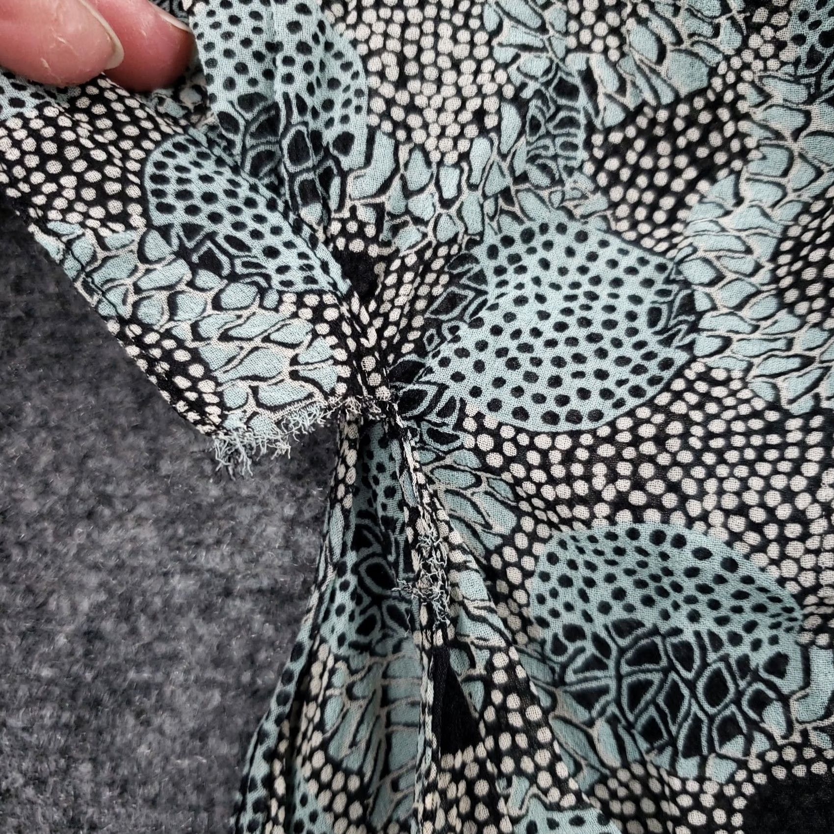Vintage Max Studio Blouse Shirt Women M Blue Silk Floral Button V-Neck Cap Sleeve Casual Bohemian Classics 90s Theme? Size M / US 6-8 / IT 42-44 - 6 Thumbnail
