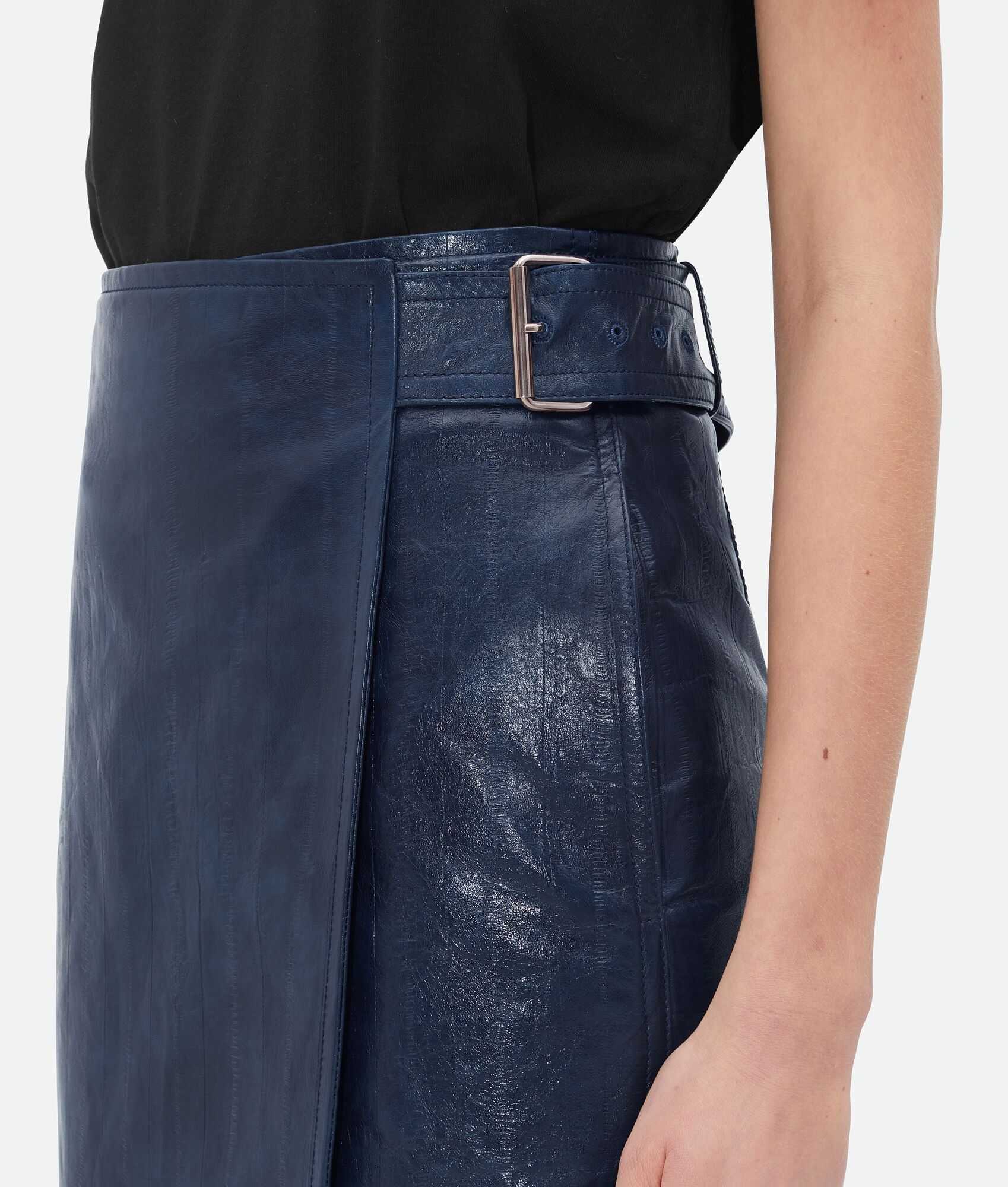 Bottega Veneta o1n1vont0325 Embossed Leather Midi Skirt in Mistral Size 26" / US 2 / IT 38 - 4 Thumbnail