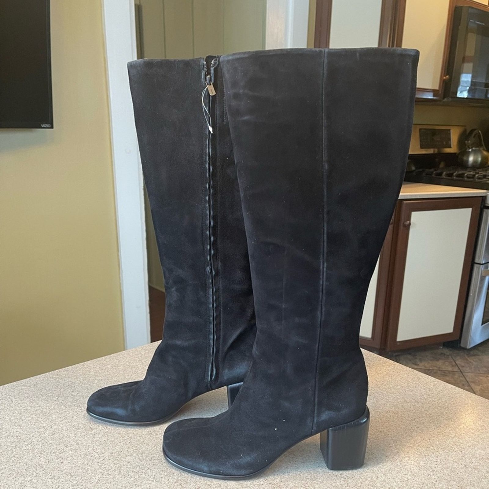 Vince Vince Maggie Knee High Boot in Black Suede Size 8.5 NWT Size US 8.5 / IT 38.5 - 6 Thumbnail