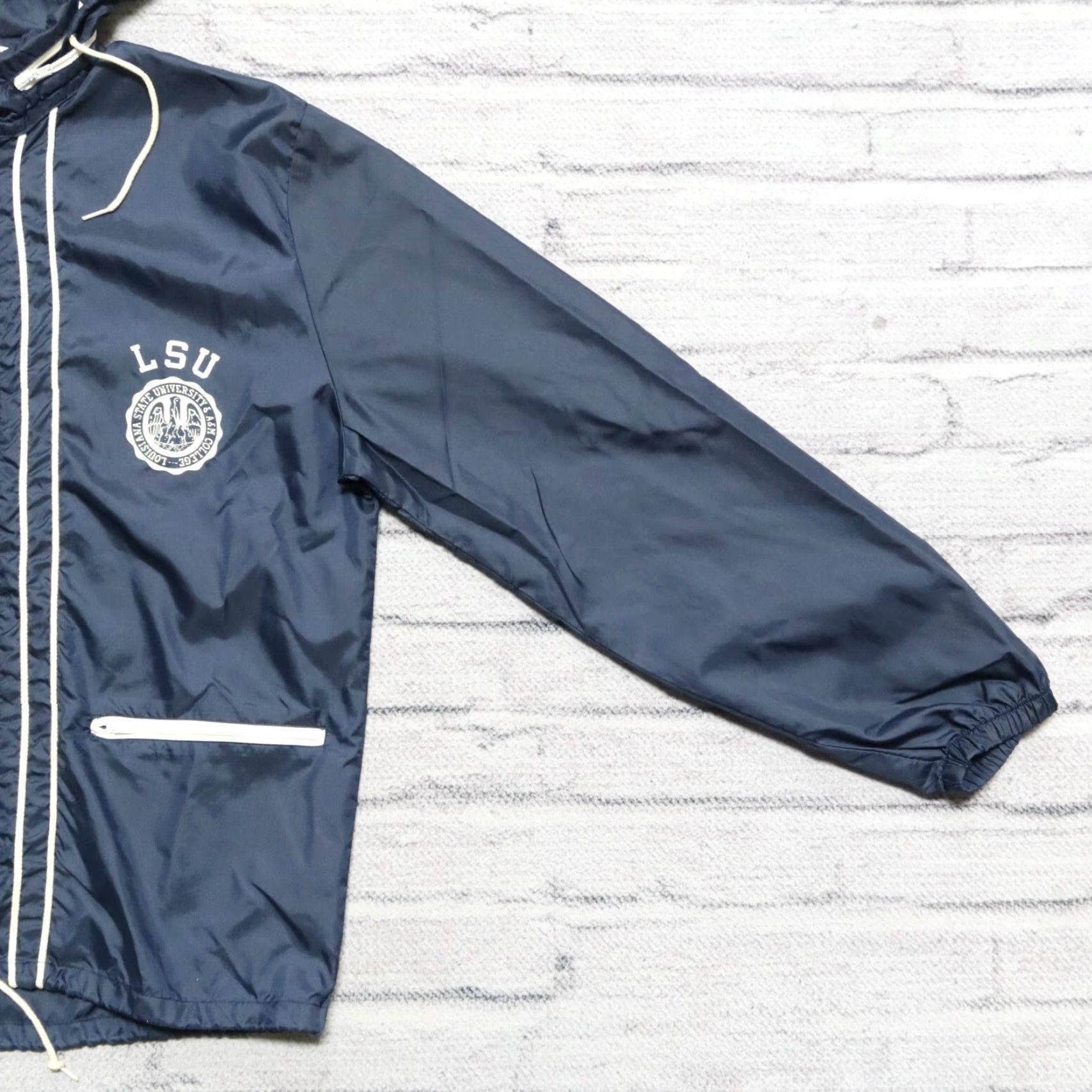 Champion Vintage Champion LSU Crest Logo Nylon Jacket Navy Men M Jersey? Size US M / EU 48-50 / 2 - 7 Thumbnail