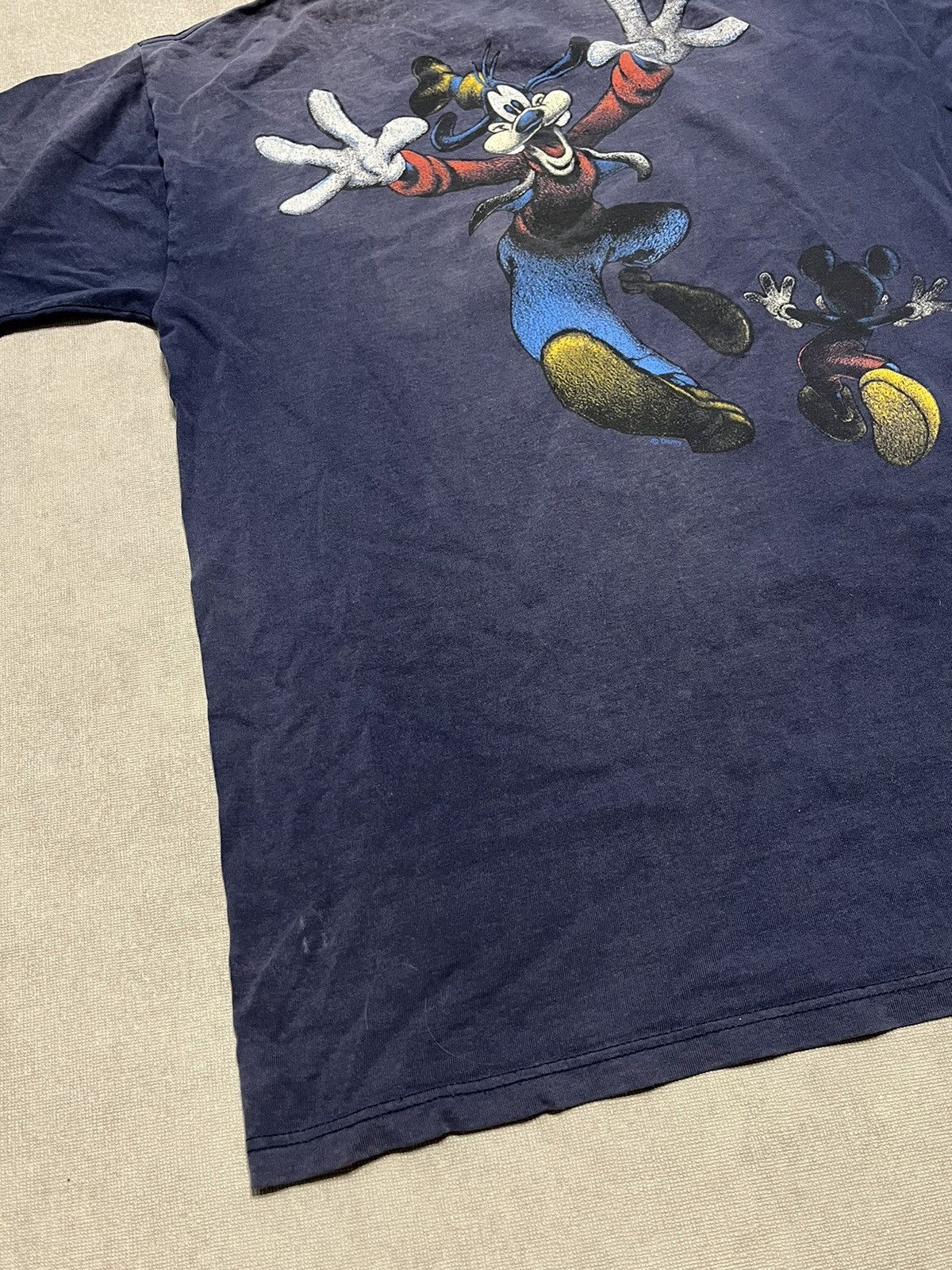Mickey Mouse Vintage Disney Sherrys Mickey Mouse T Shirt Chicago 90s Mens Size US L / EU 52-54 / 3 - 11 Thumbnail
