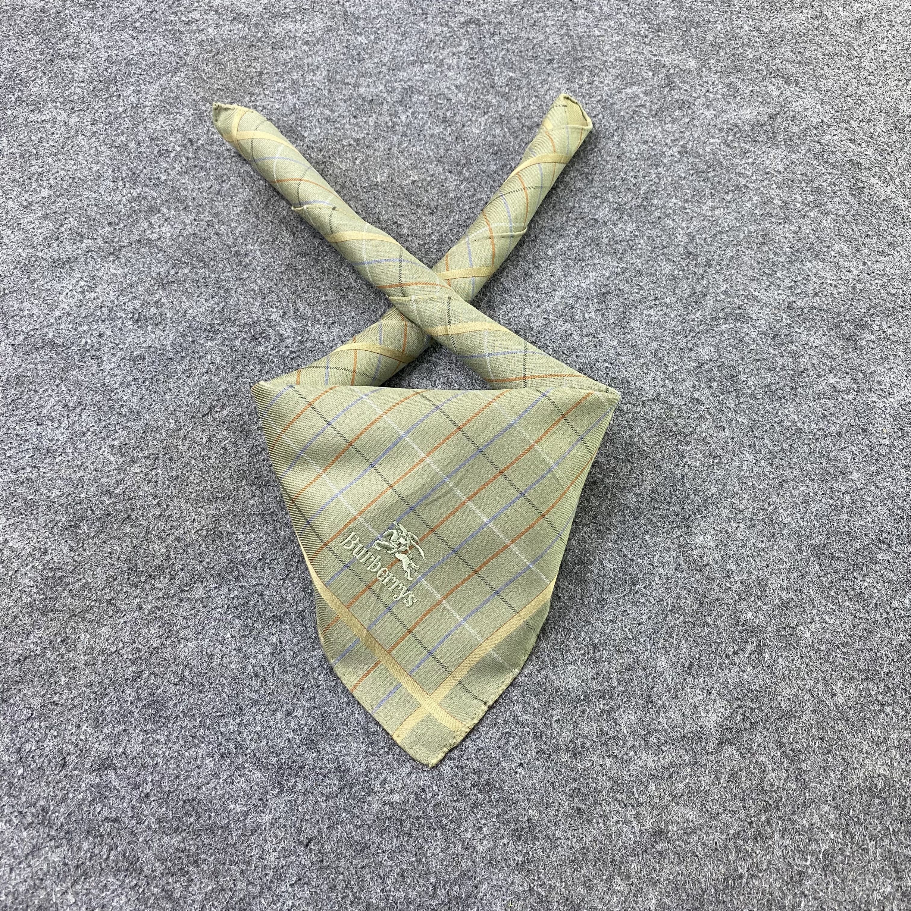 Burberry Burberry Handkerchief / Bandana / Neckerchief-B2111 Size ONE SIZE - 2 Thumbnail
