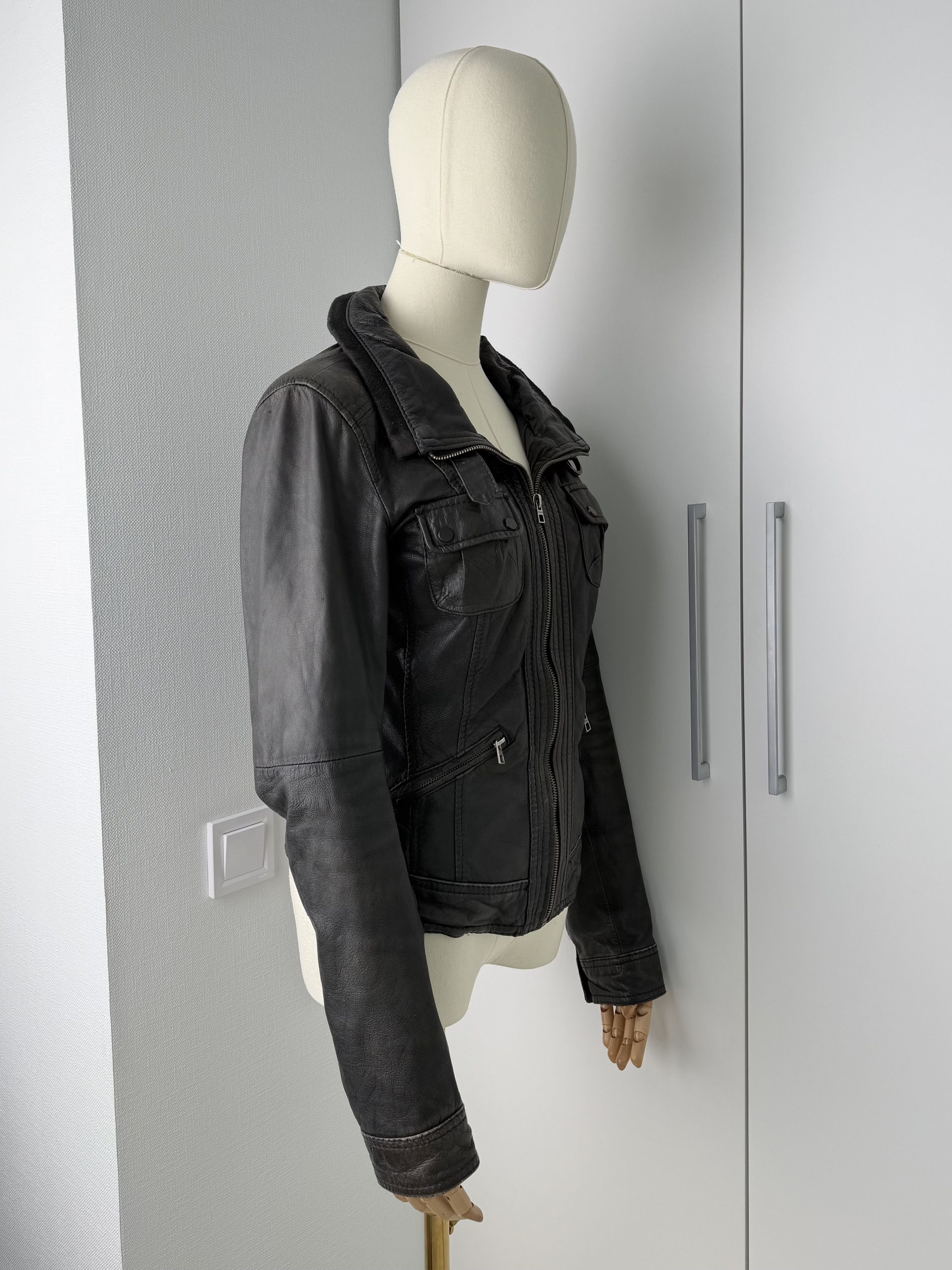 Vintage Vintage Women's Black Leather Jacket Zip Up Biker Style Size M / US 6-8 / IT 42-44 - 2 Thumbnail