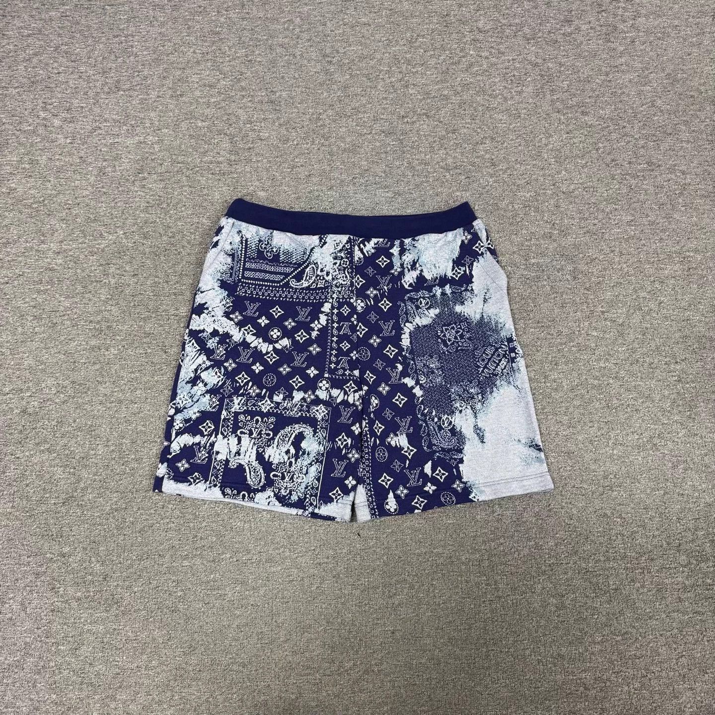 Louis Vuitton LV Monogram Camo allover knit short 5L Size US 44 / EU 60 - 1 Thumbnail