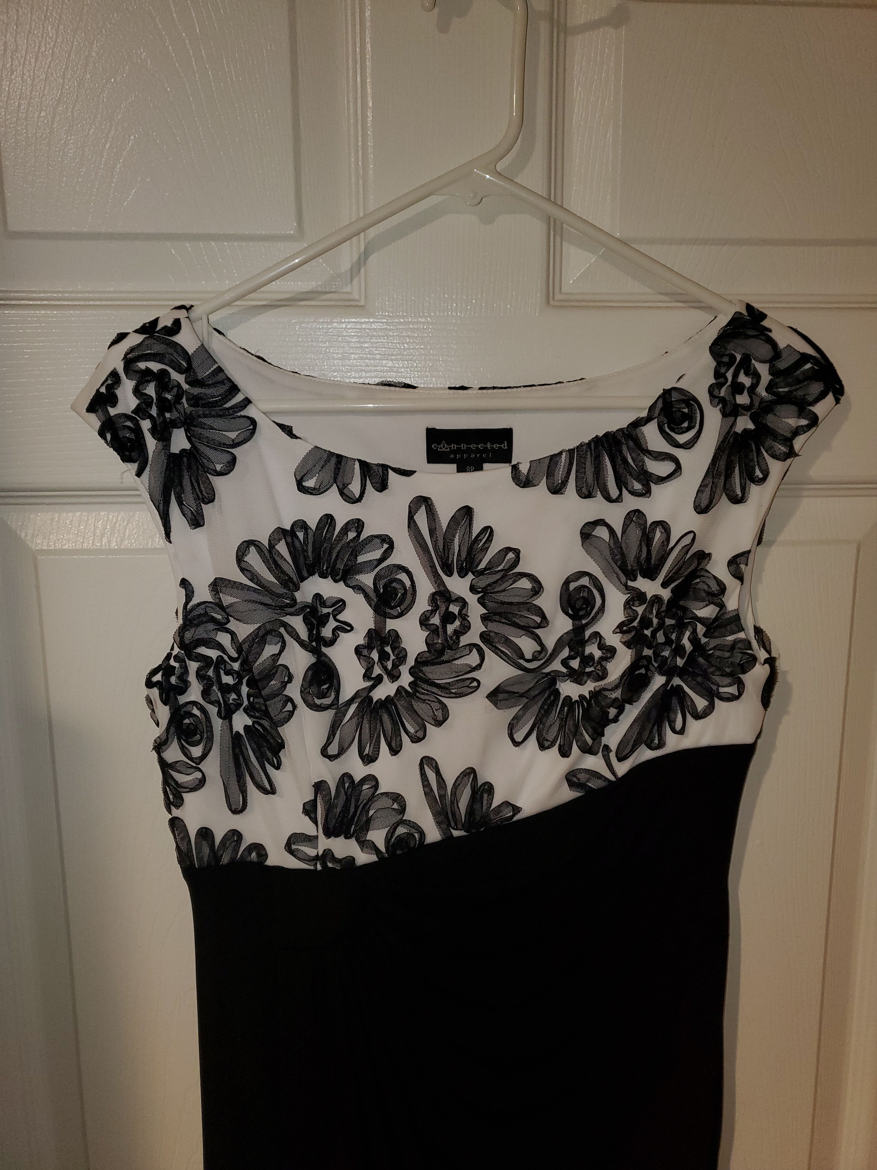 Macys *NWOT* Elegant Black + White Floral Dress (size 8P) Size M / US 6-8 / IT 42-44 - 4 Thumbnail